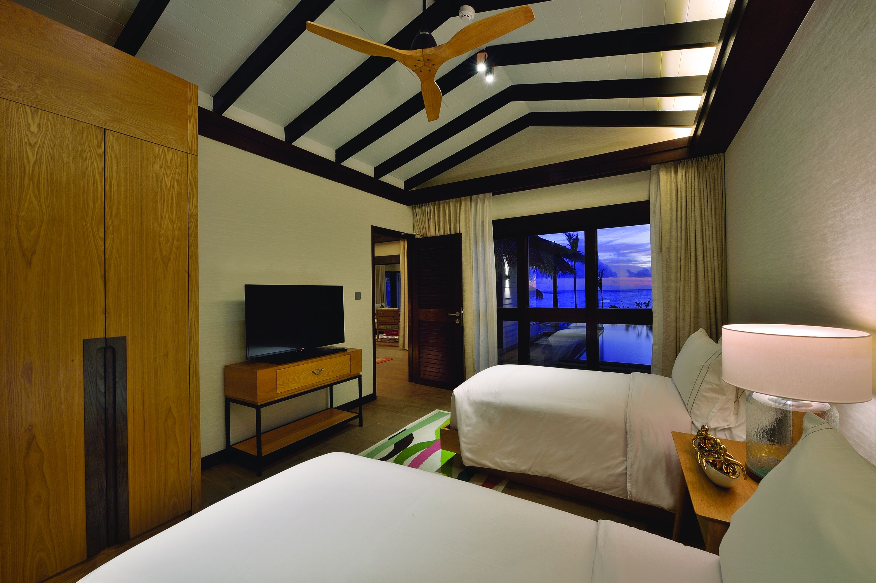Earth Family Suites with Pool