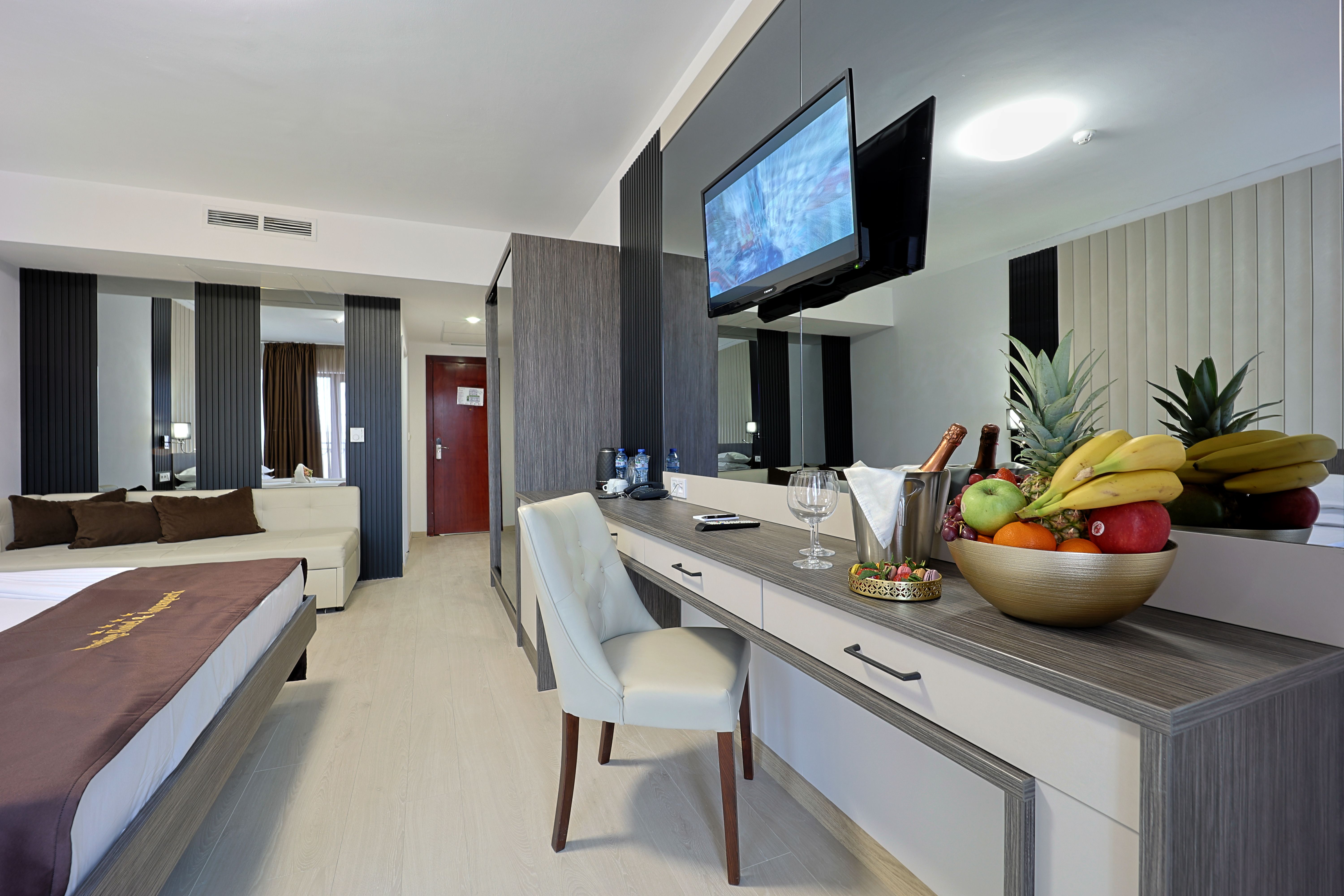 DOUBLE ROOM