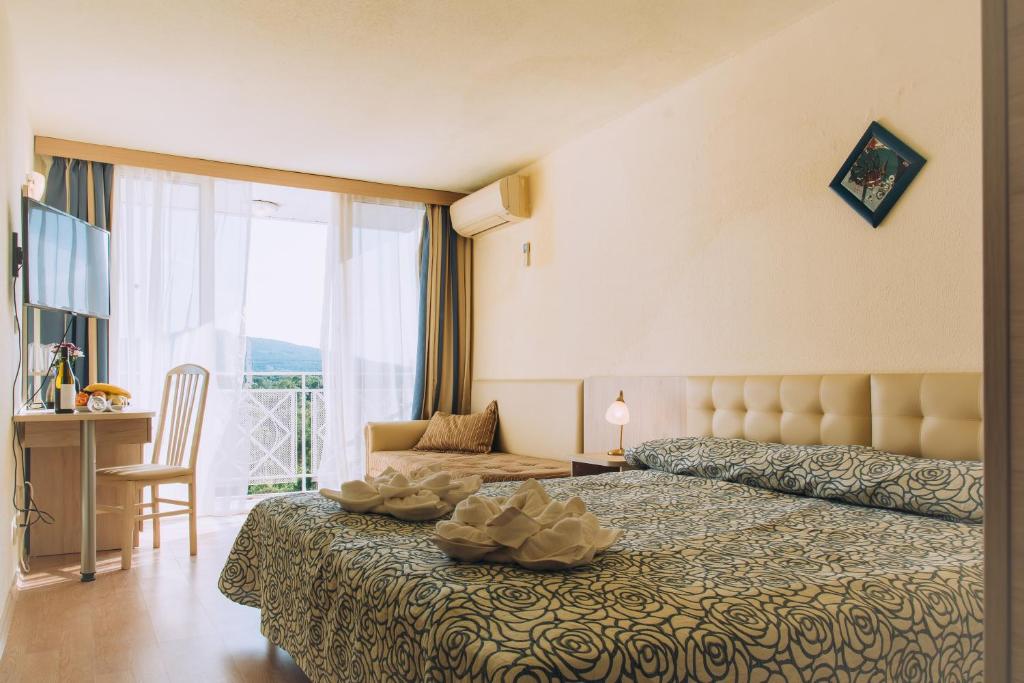 TWIN STANDARD ROOM (BALCONY OR TERRACE)