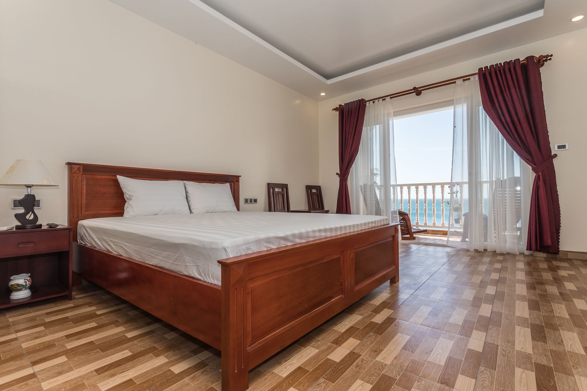 DELUXE SEA VIEW