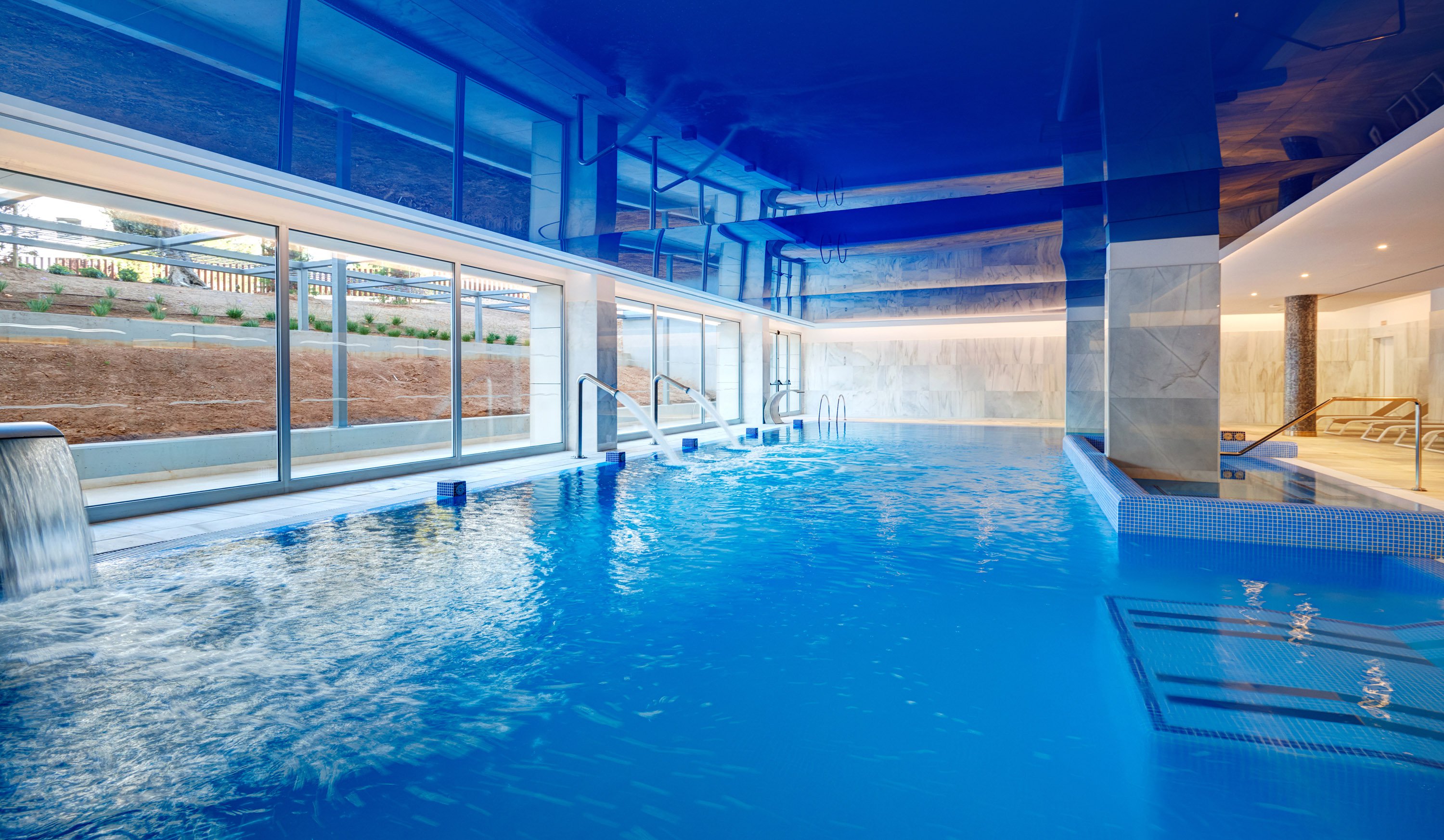 Piscină interioară