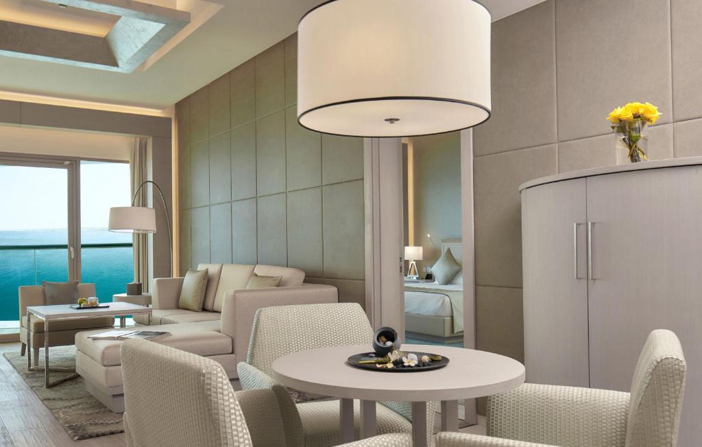 PREMIUM SUITE 