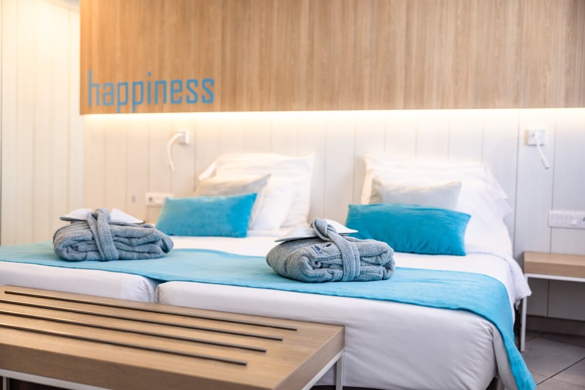 SUPERIOR DOUBLE ROOM WITH BALCONY LIMITED SEA VIEW