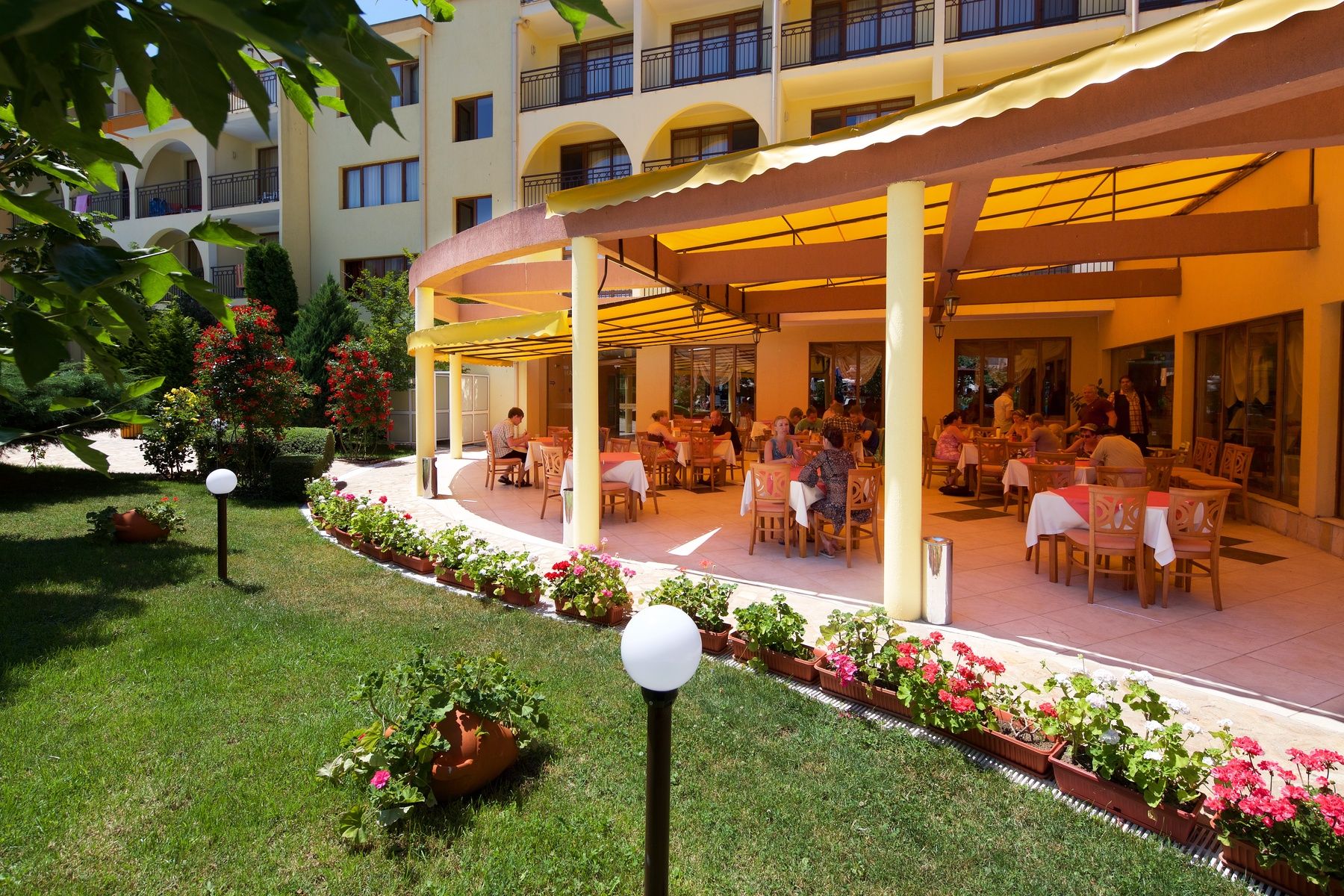 MAIN RESTAURANT