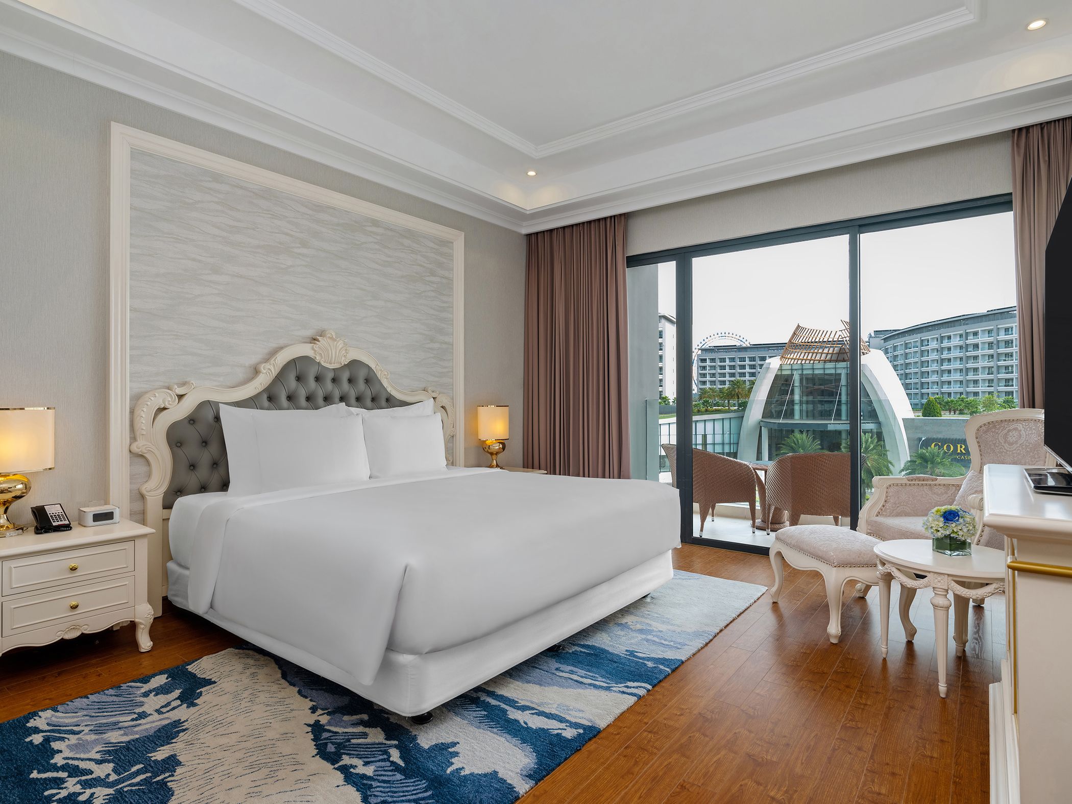 DELUXE ROOM 