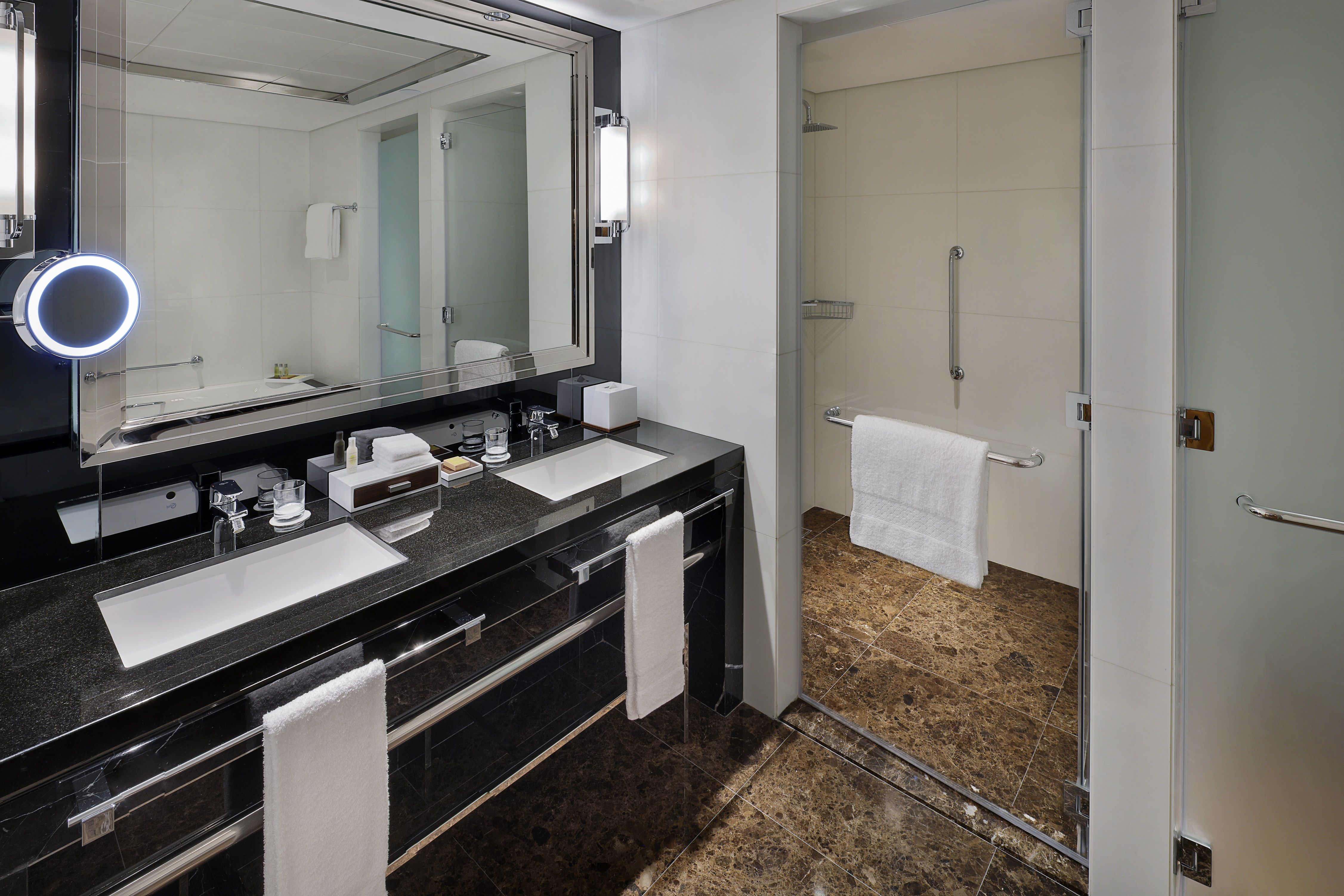 ONE BEDROOM SUITE WITH SEA VIEW KING