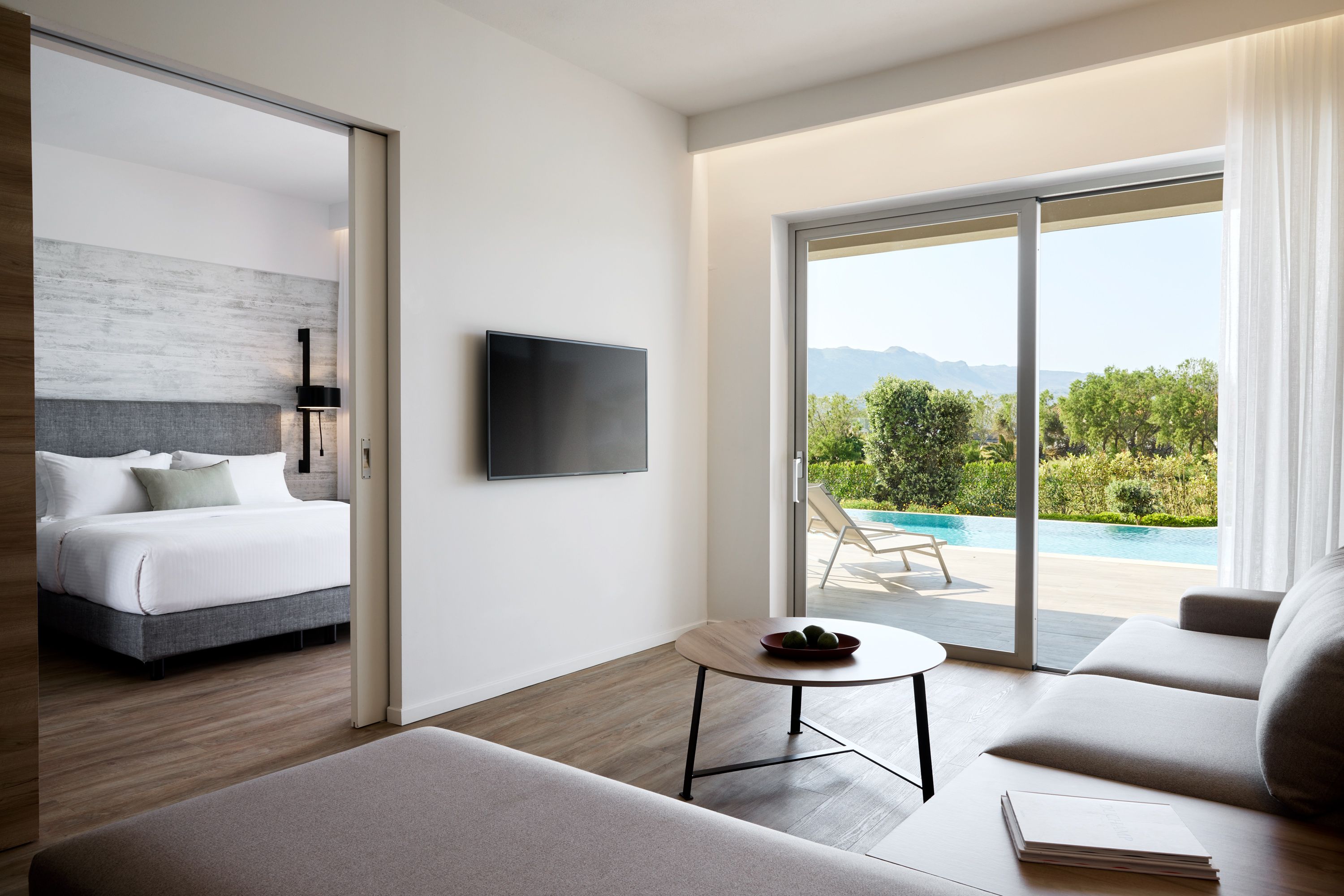 FAMILY SUITE SIDE SEA VIEW SHARING POOL
