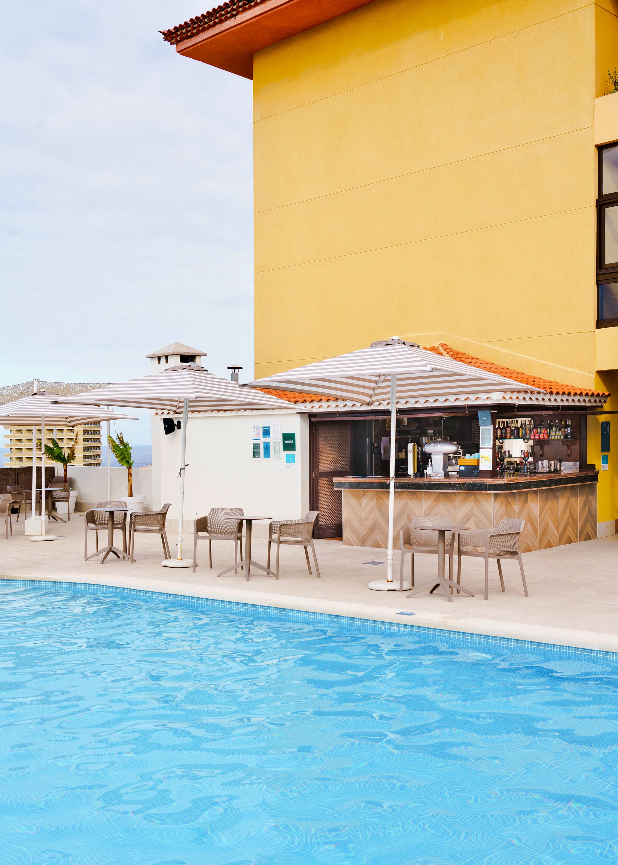 Kentia Pool Club
