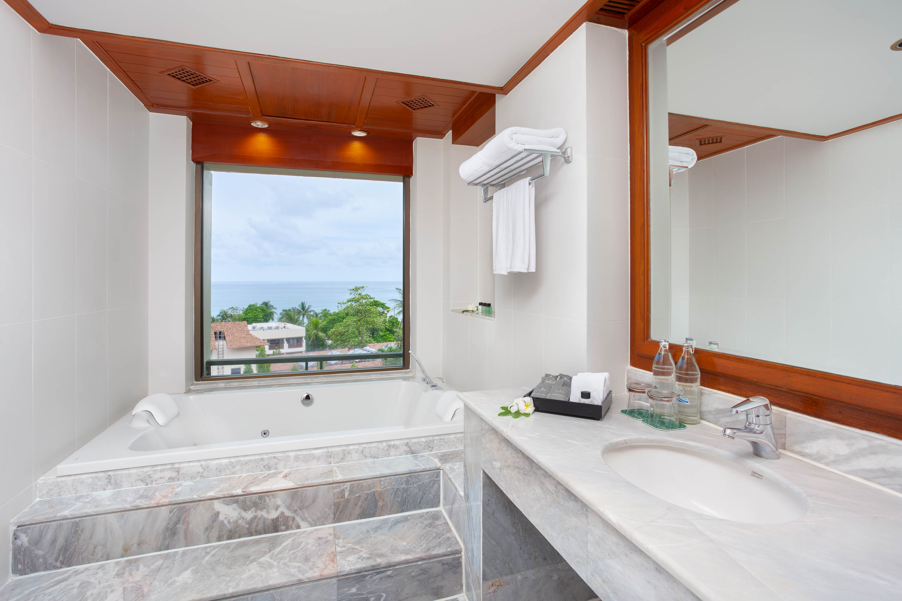 Grand Jacuzzi Suite 