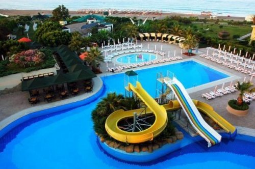 Hotel Aska Washington Resort&Spa piscina.jpg