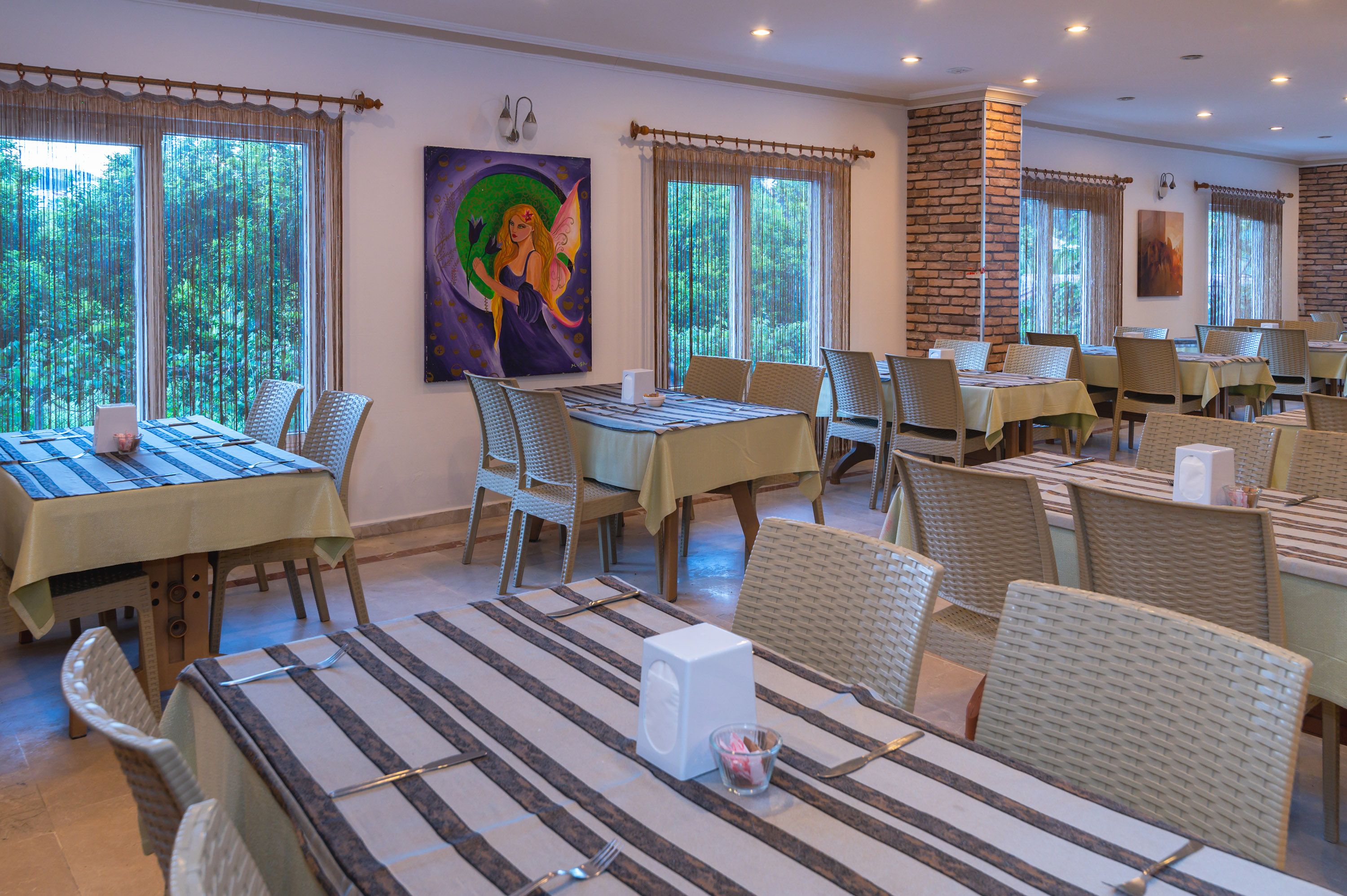 MAIN RESTOURANT