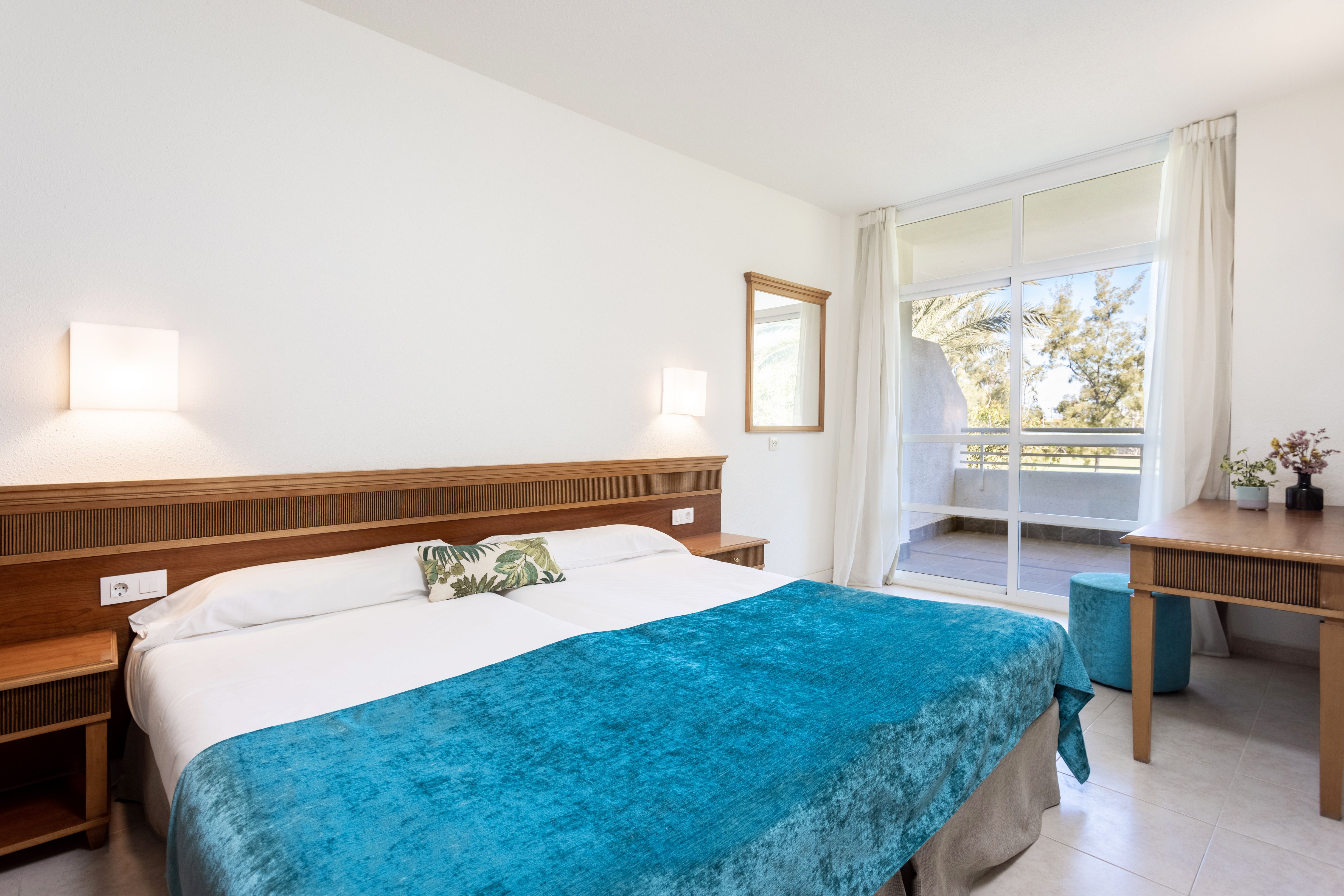 SUITE GARDEN OR POOL VIEW (BALCONY OR TERRACE)