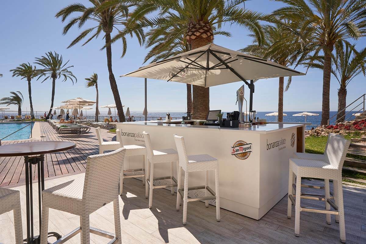 Poolside Restaurant