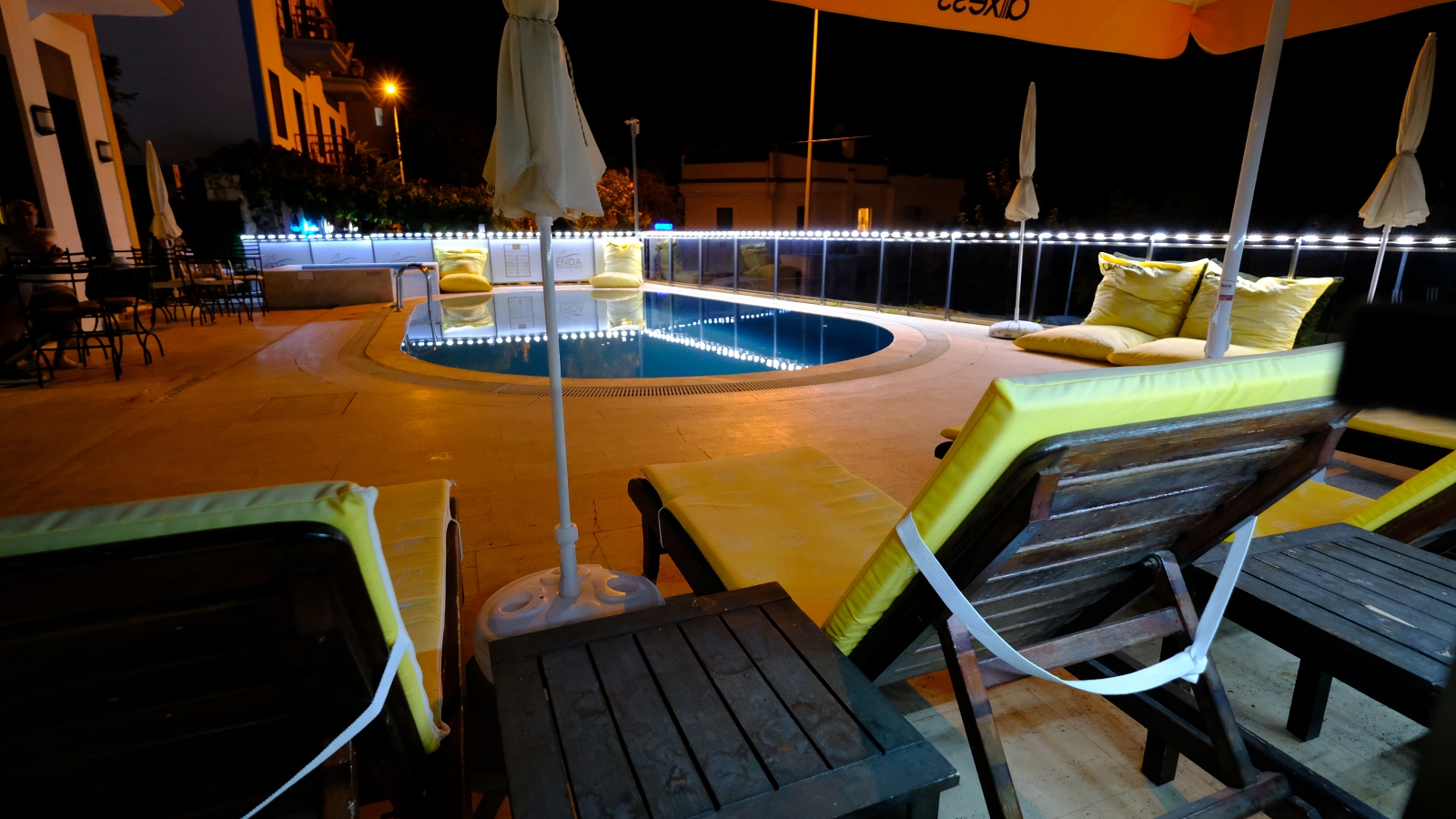 Piscina exterioara/interioara