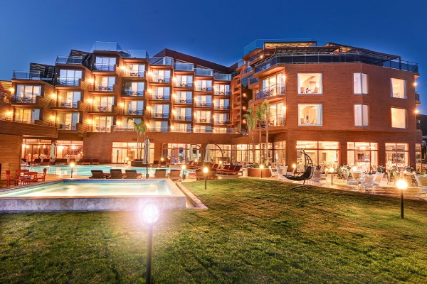 Kusadasi, Hotel Suhan 360, exterior, piscina, bar.jpg