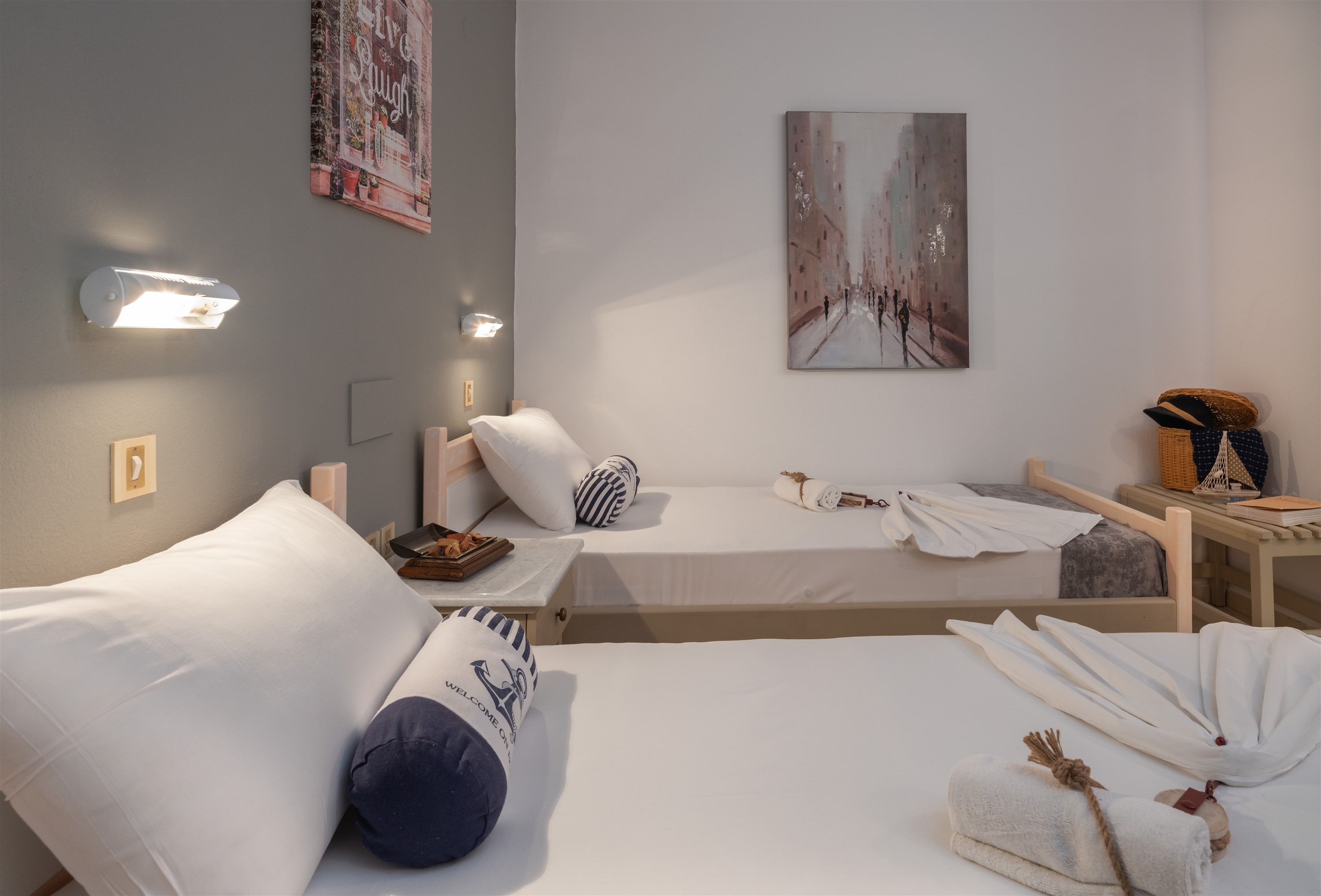 DOUBLE ROOM