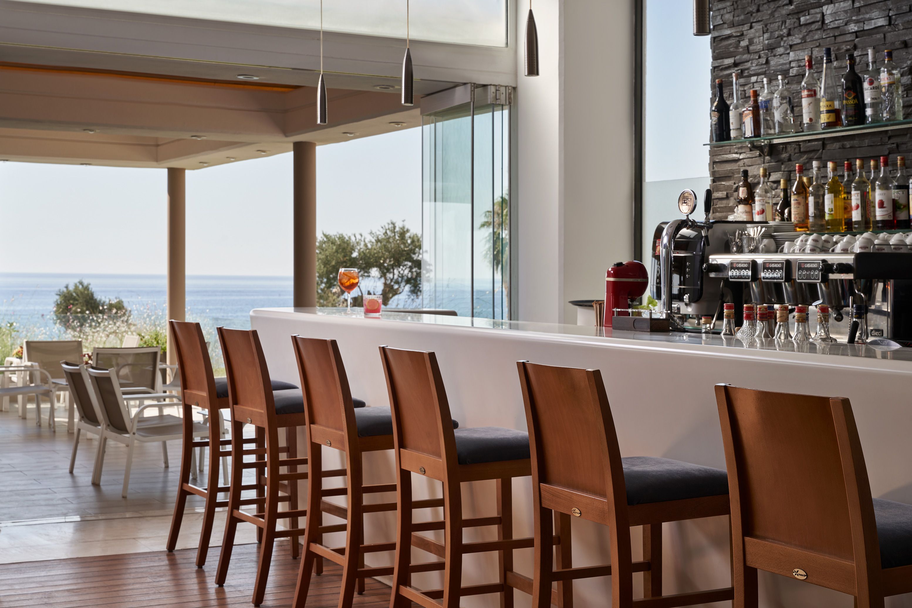 LOBBY BAR ONAR 