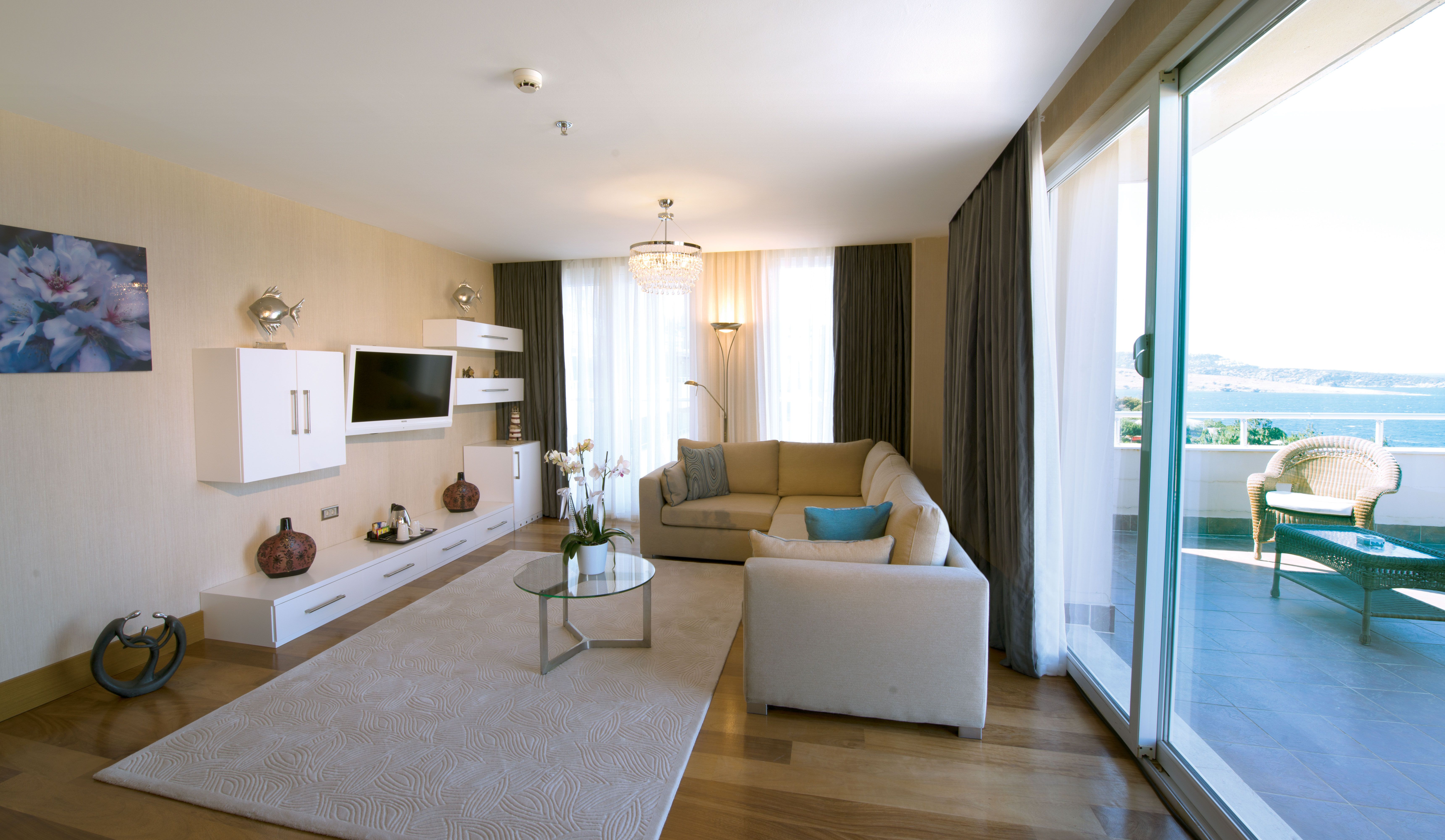 Deluxe One Bedroom Suite