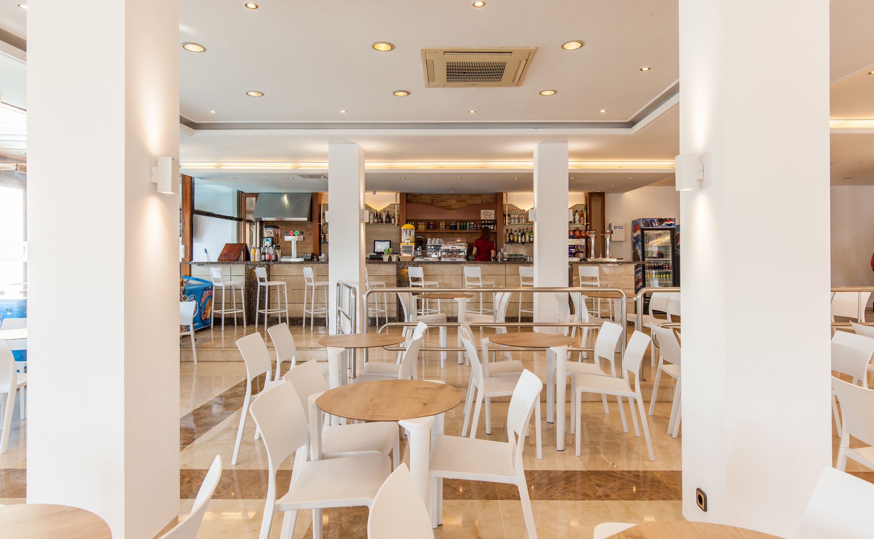 MAIN BAR