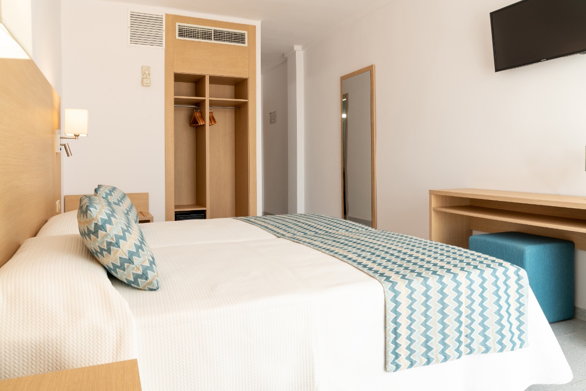 DB - TWIN WITH BALCONY ROOM