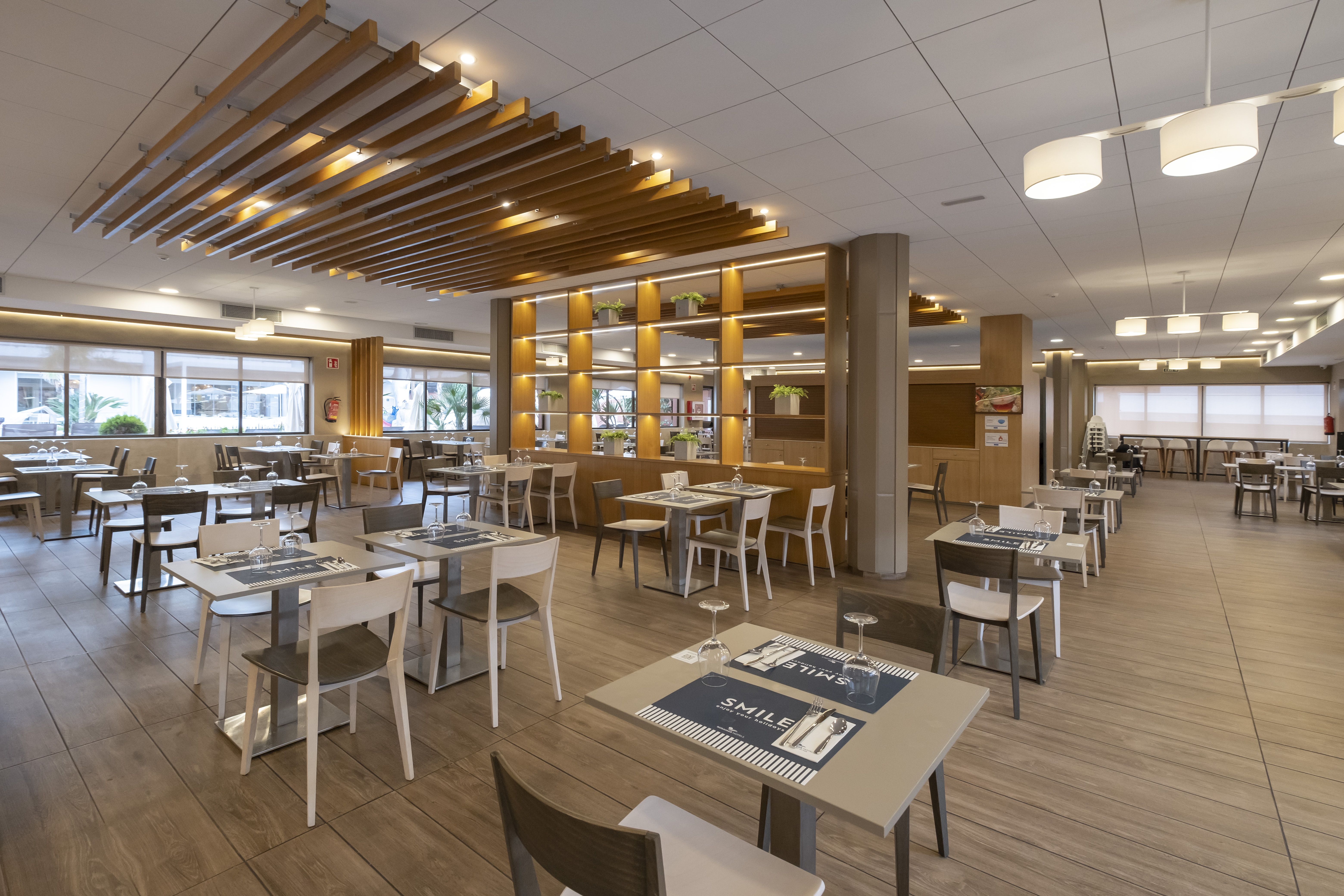 MAIN RESTAURANT