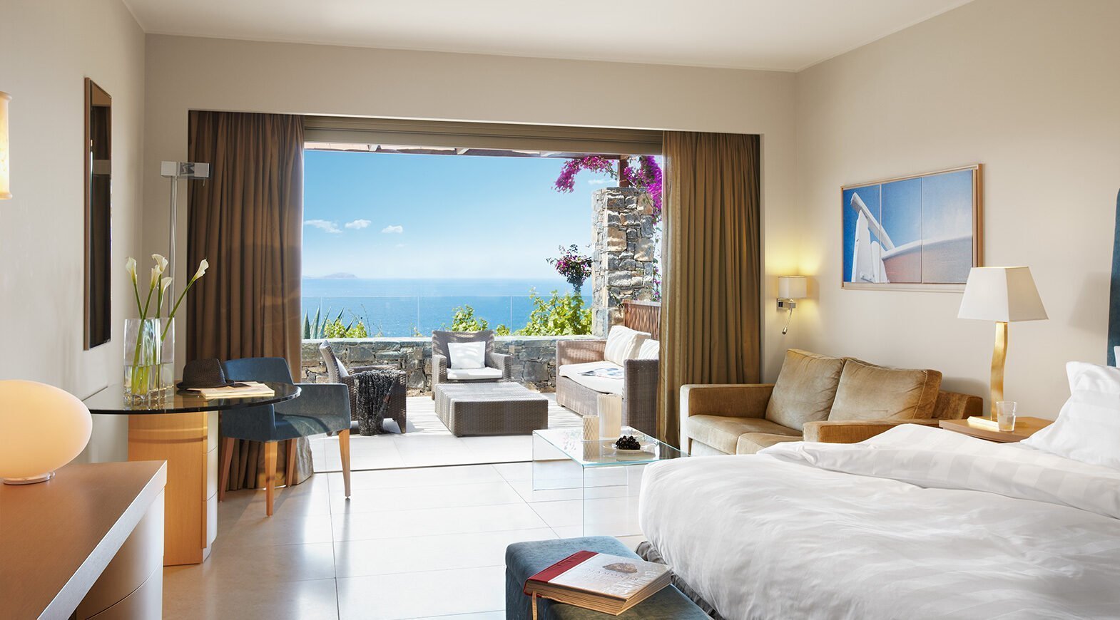 dc_deluxeroom_seaview_02-1570x870.jpg