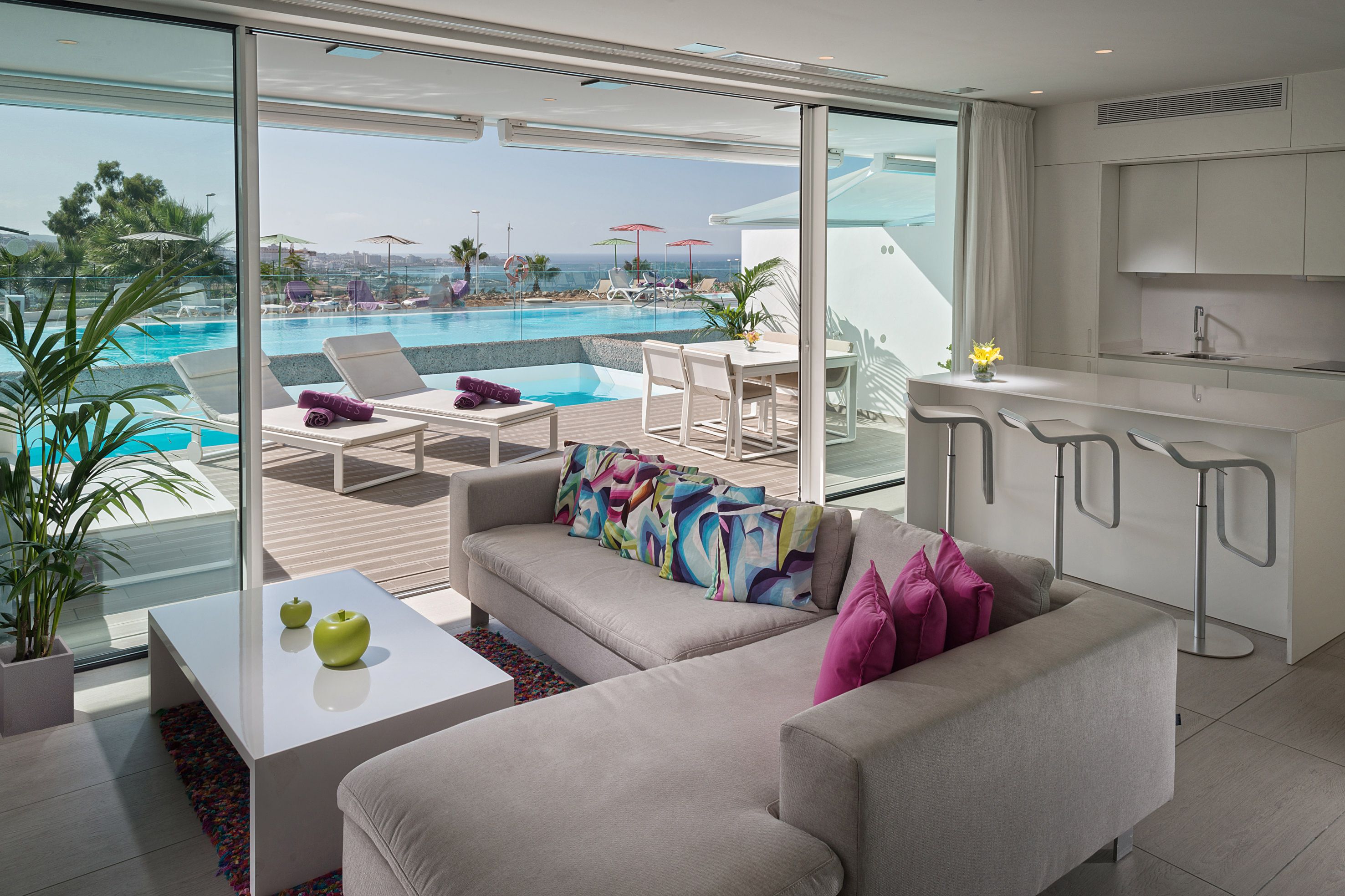2 BEDROOM SUITE WITH SEA VIEW AND PRIVATE POOL (SERENITY RIO)