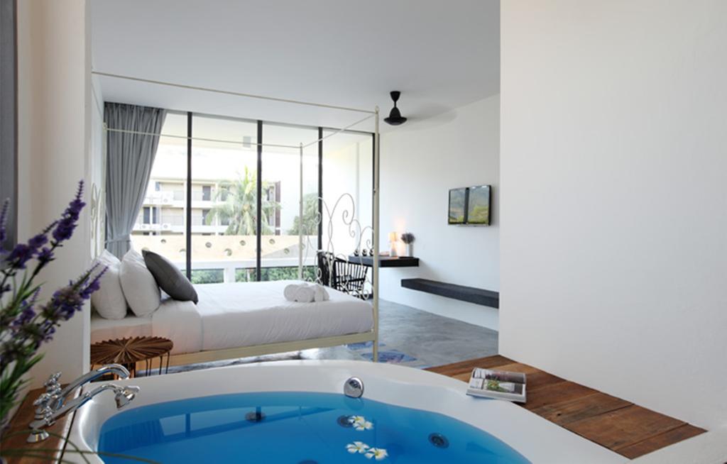 GRAND JACUZZI