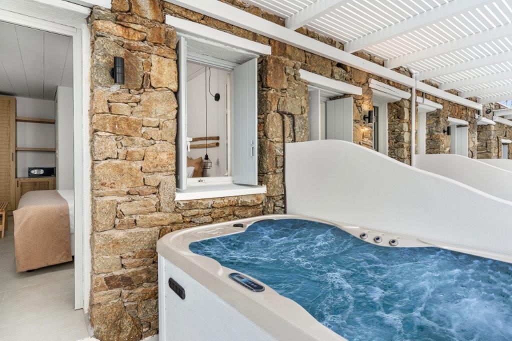 Comfort Double with Jetted Tub