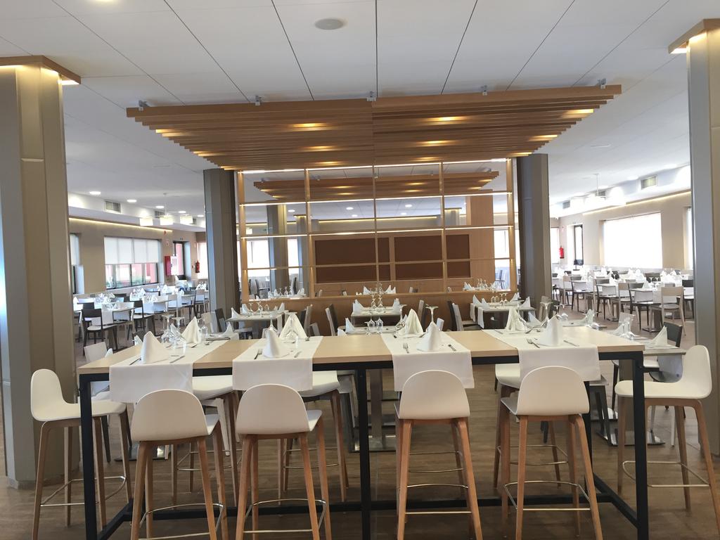 MAIN RESTAURANT