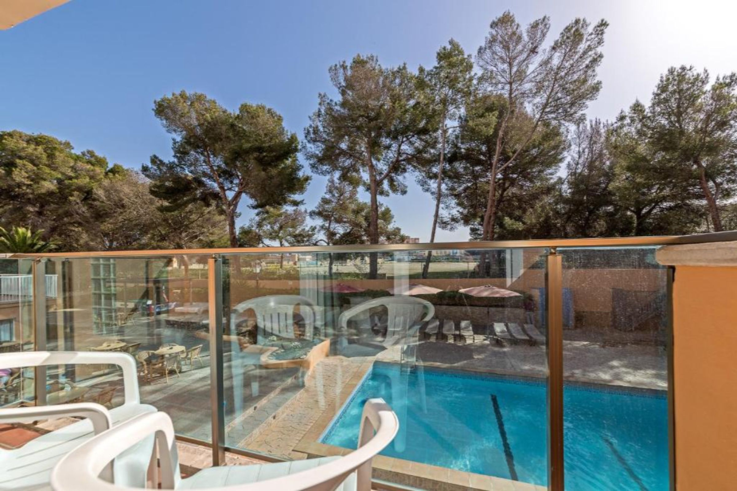 TRIPLE WITH BALCONY