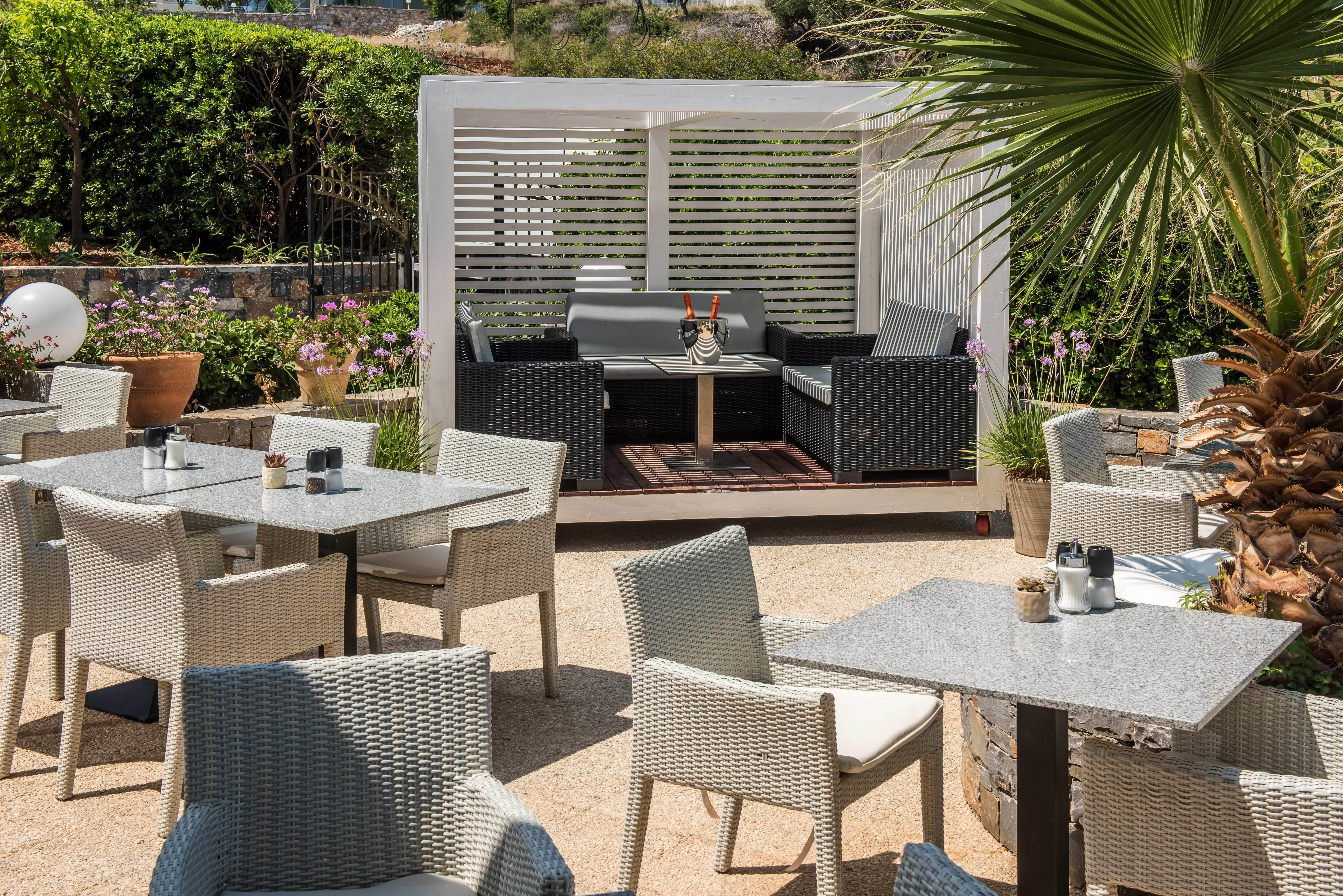 MAIN RESTAURANT & BAR 