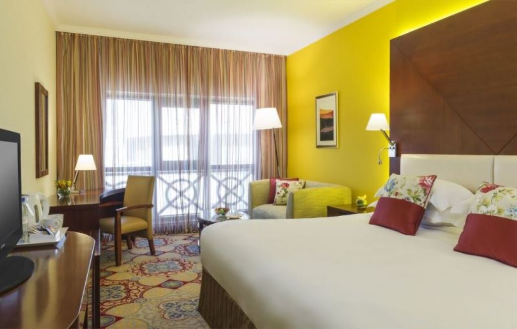 DELUXE ROOM