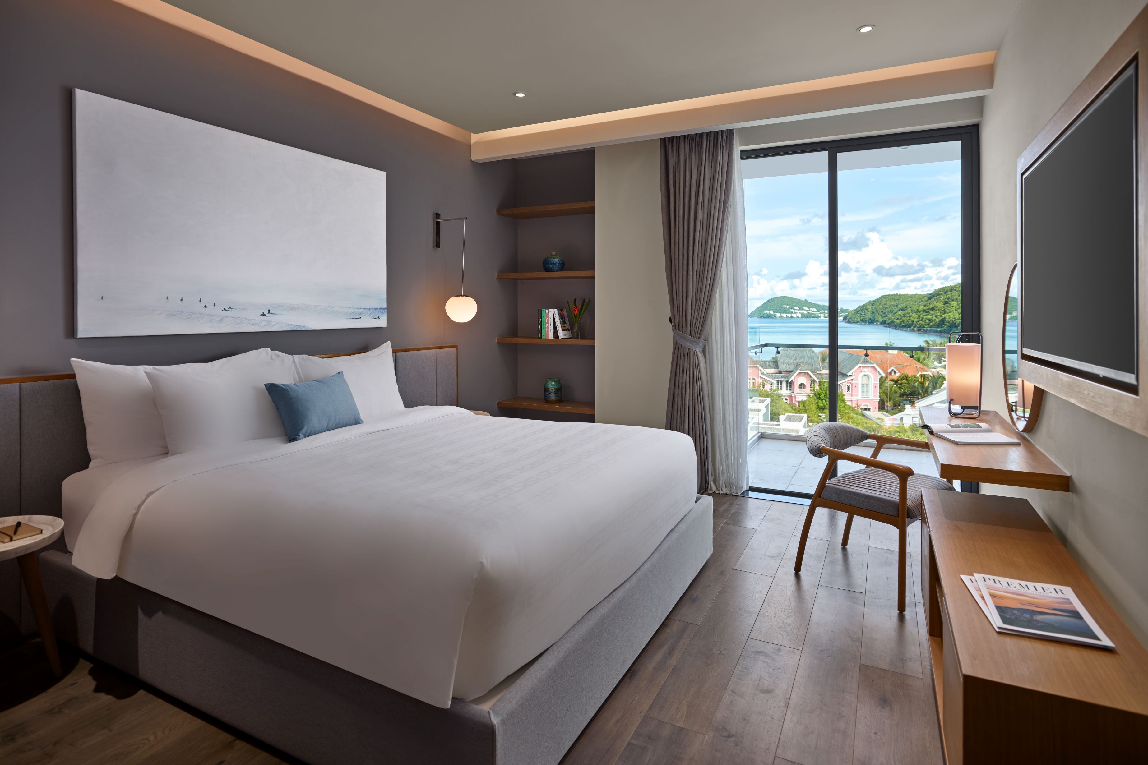 SUPERIOR SUITE 1 KING BED BALCONY (CHILD WITHOUT EXTRA BED)
