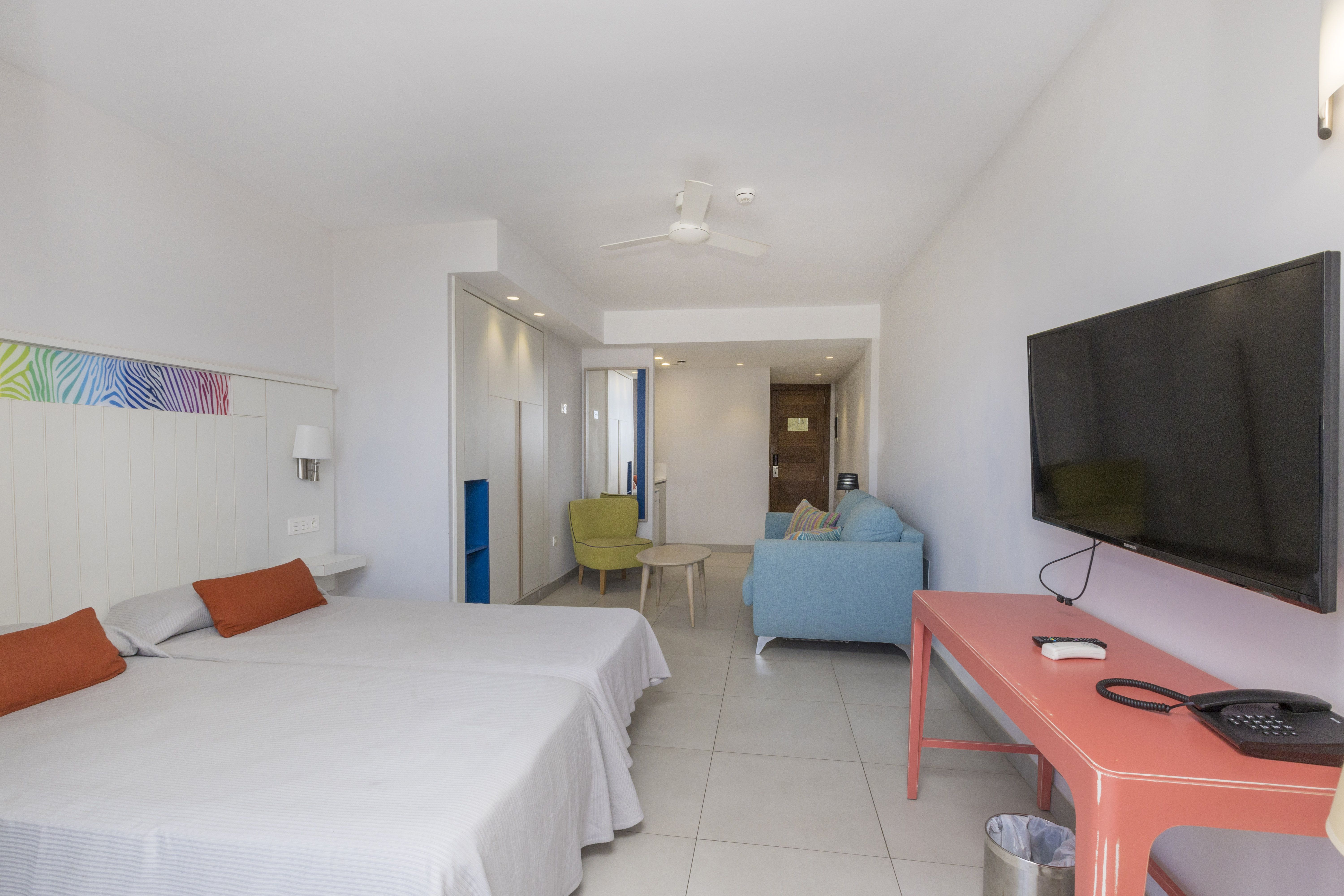STANDARD STUDIO WITH BALCONY (STR)