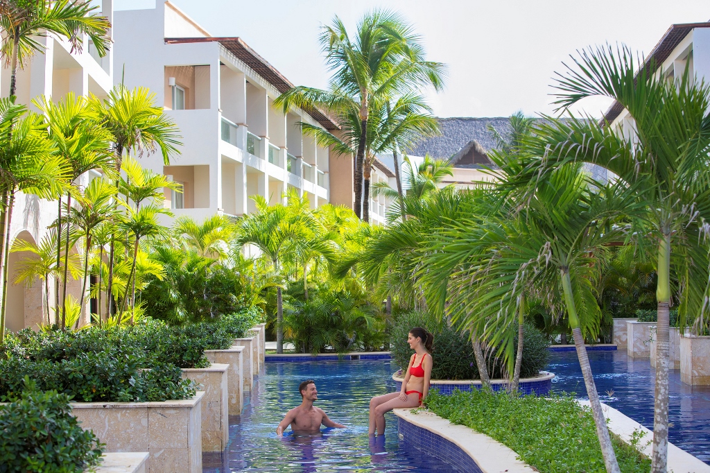 LUXURY SWIM OUT ROOM DIAMOND CLUB