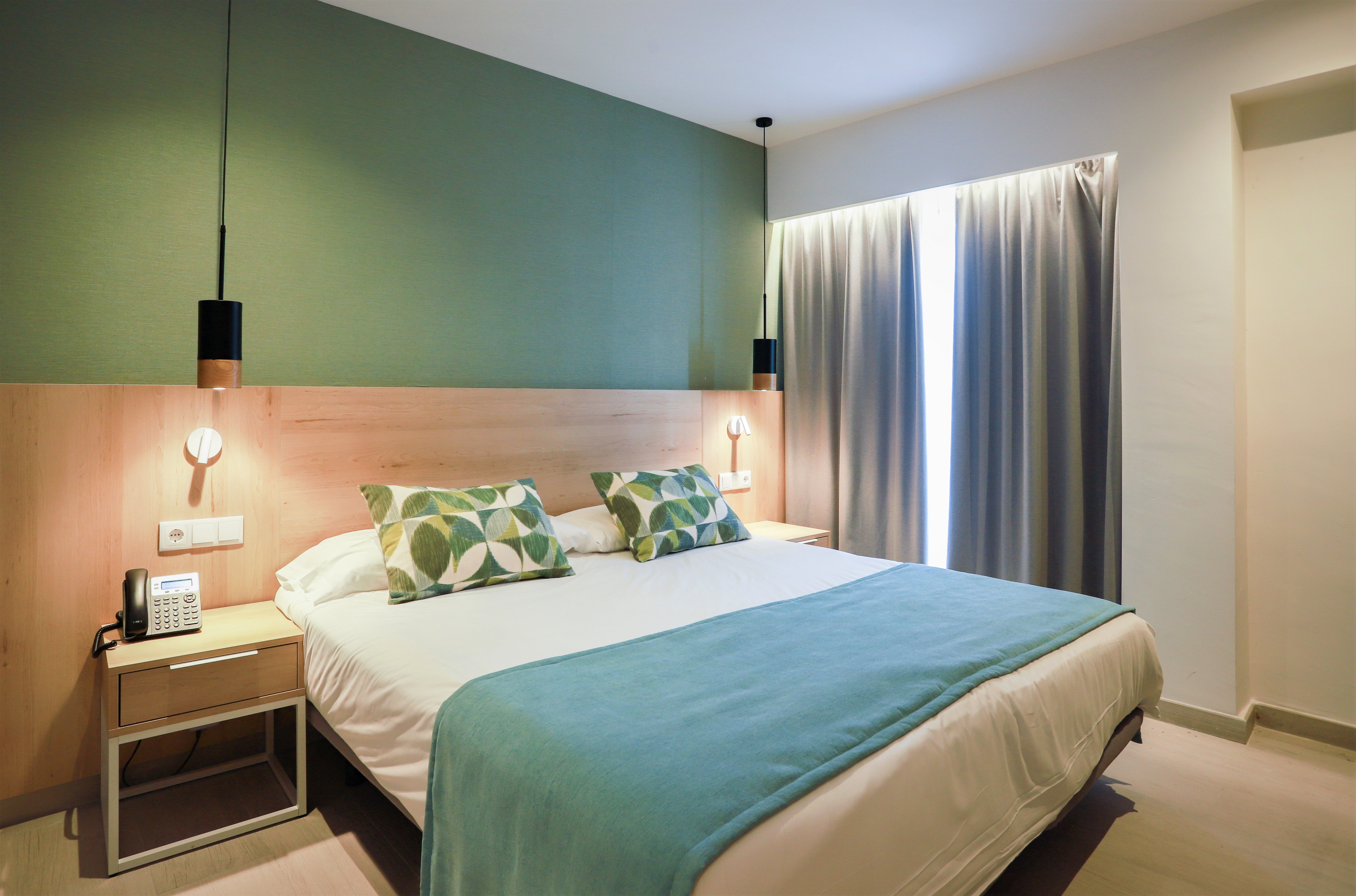 DB - TWIN ROOM BALCONY OR TERRACE