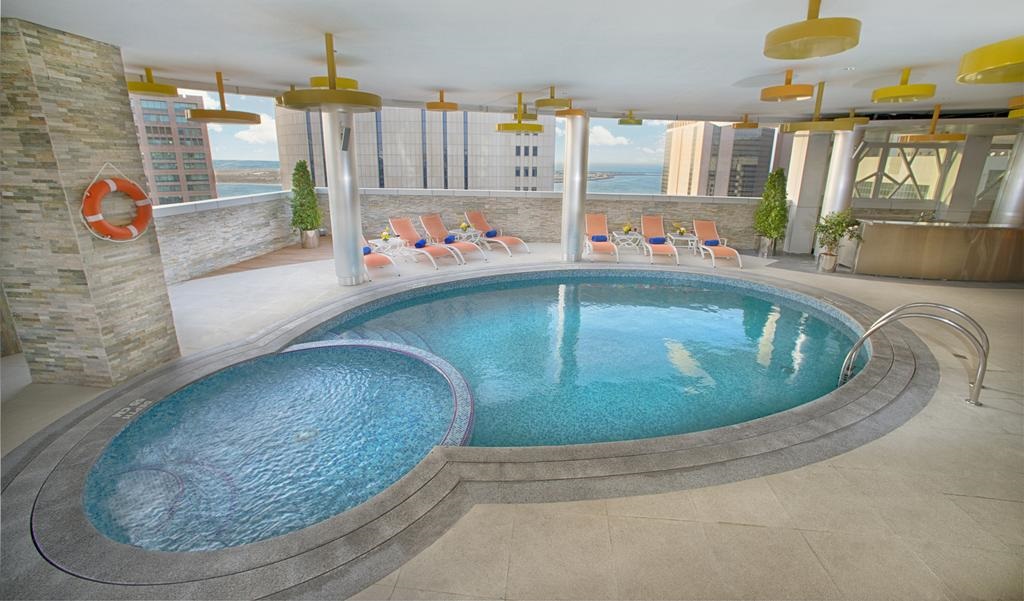 Piscina exterioara/interioara
