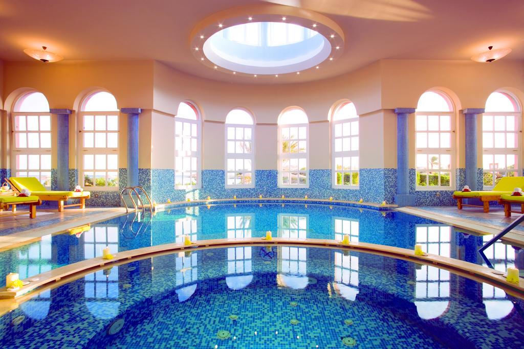 Piscină interioară