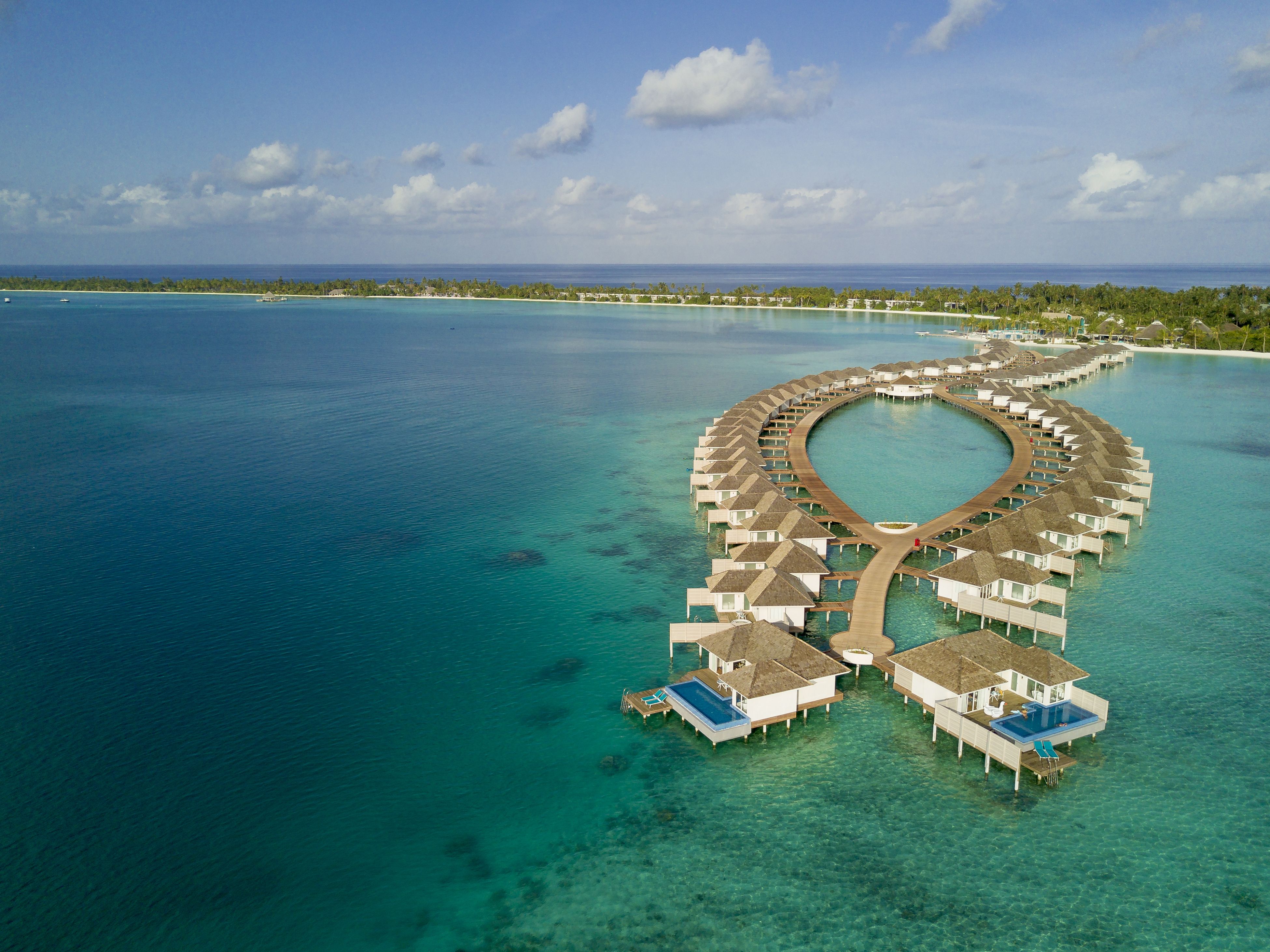 SUNSET AQUA POOL SUITE