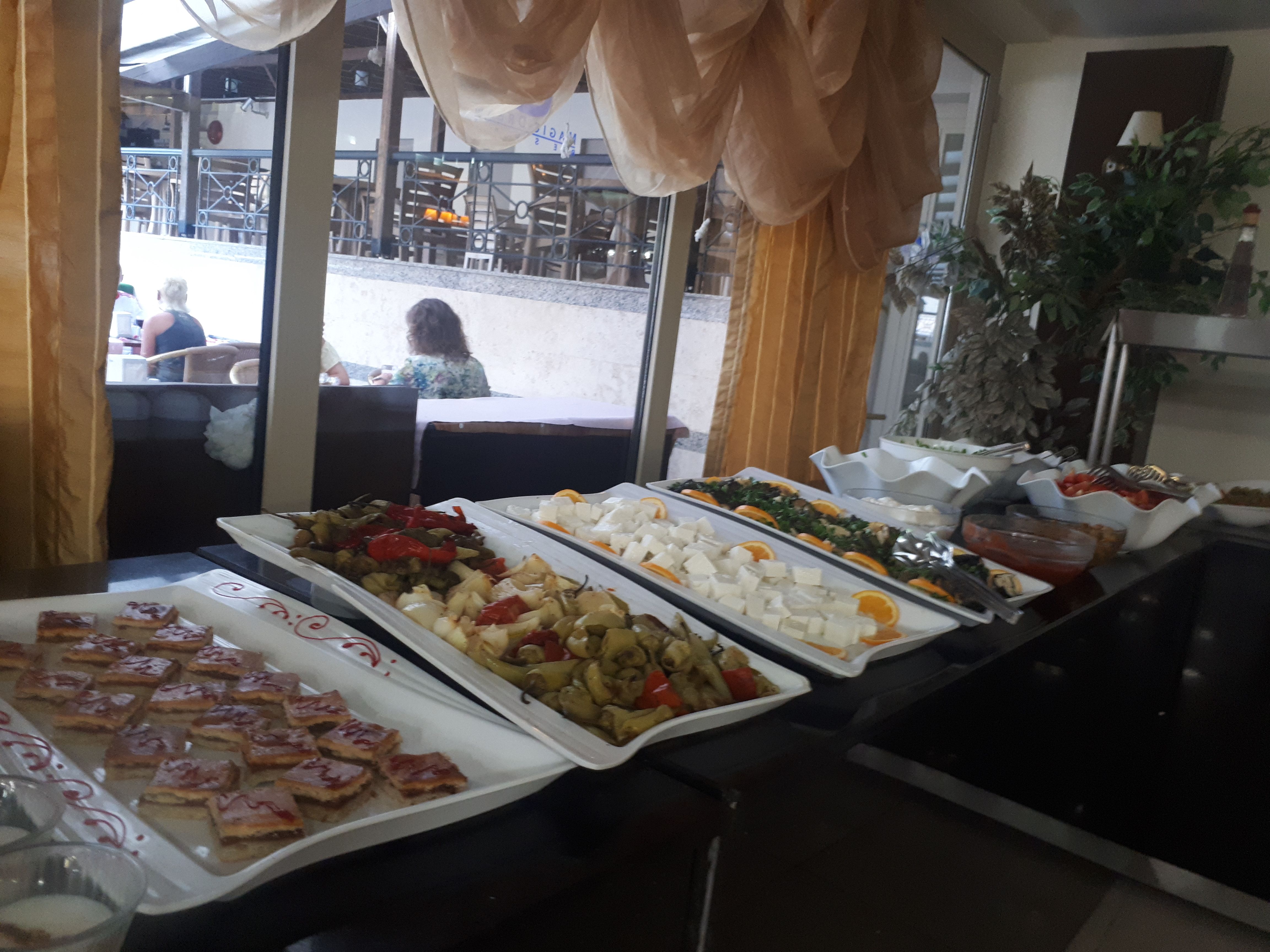 MAIN RESTAURANT