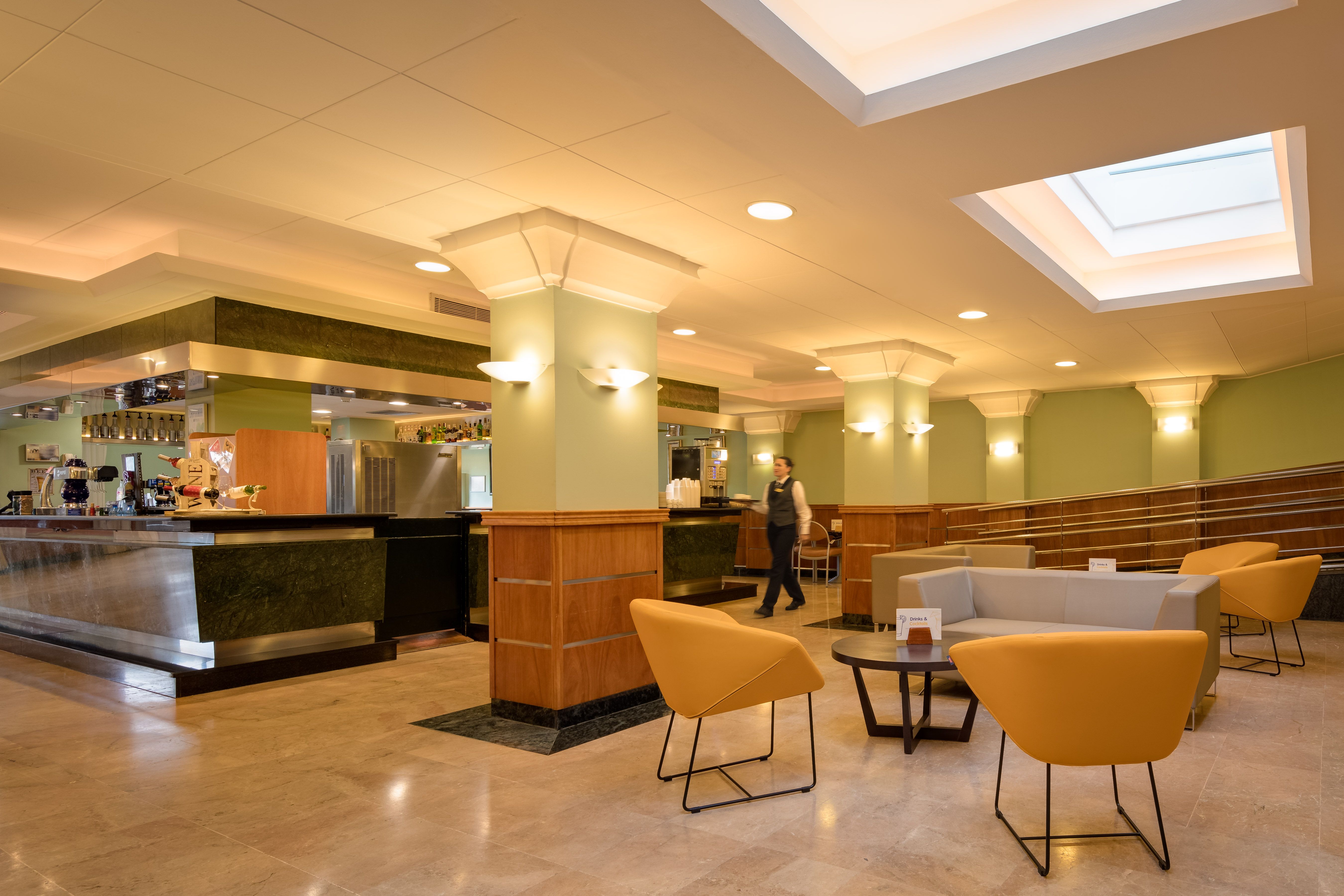 LOBBY BAR