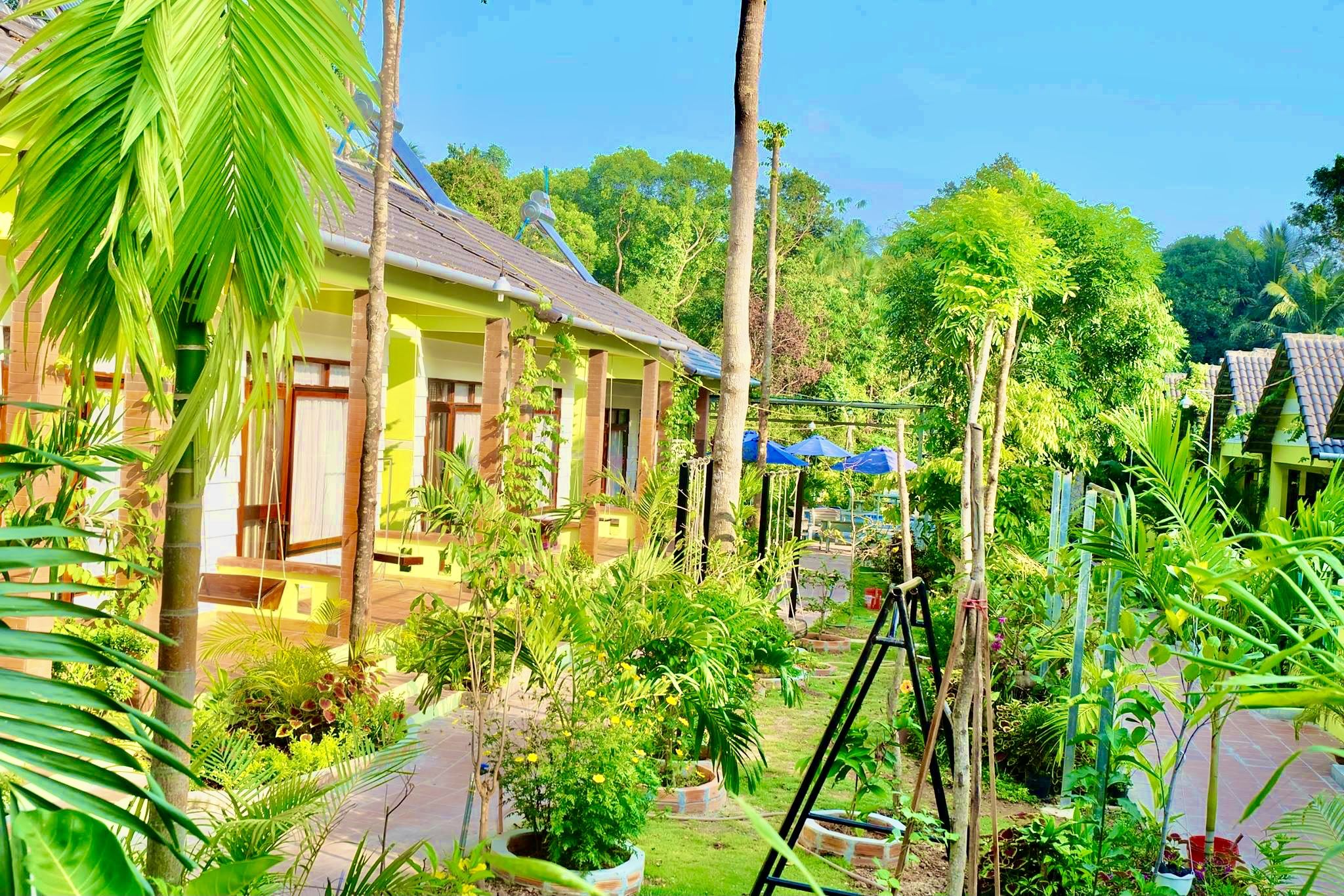 BUNGALOW TRIPLE DELUXE WITH TERRACE
