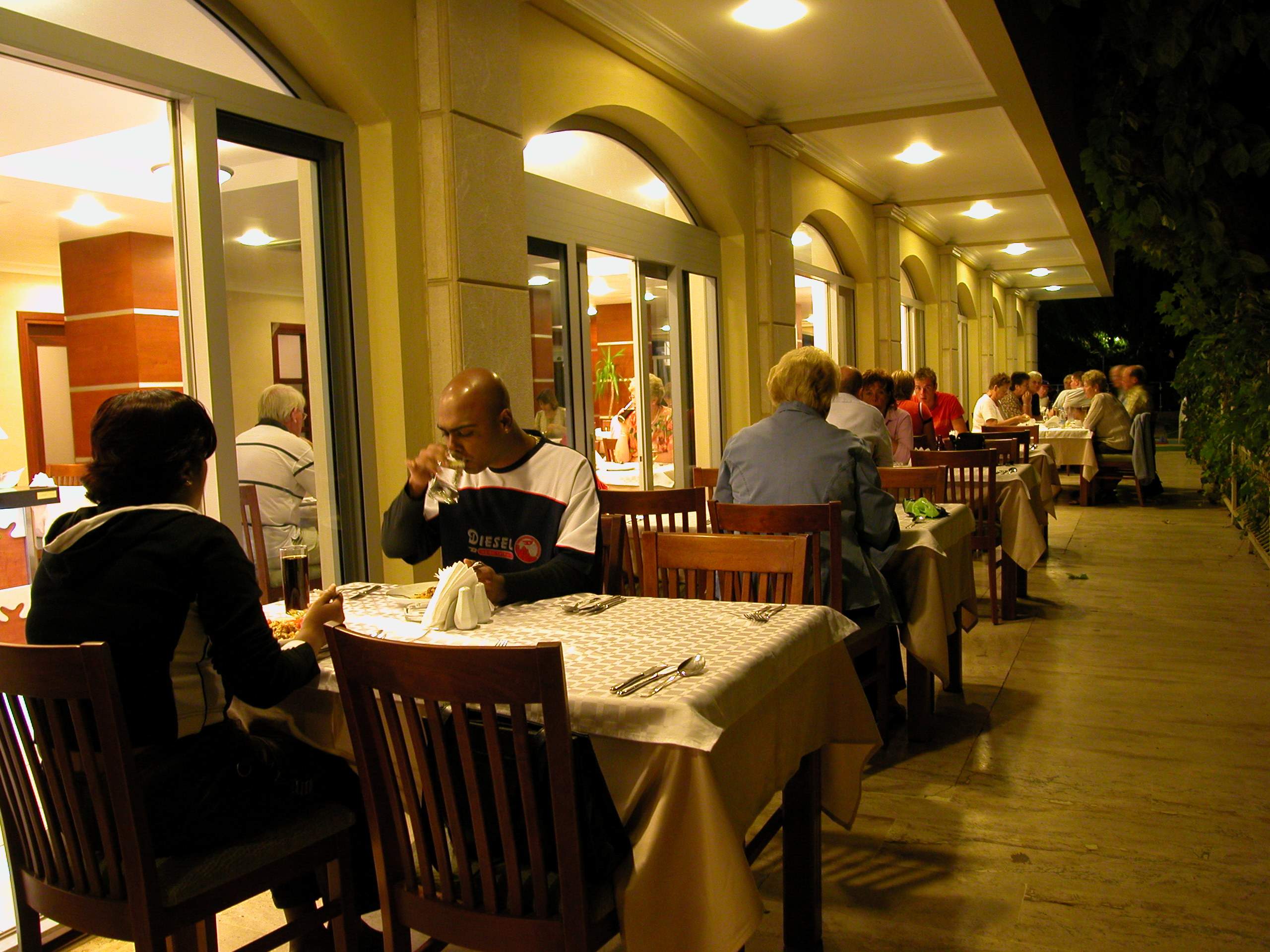 MAIN RESTAURANT