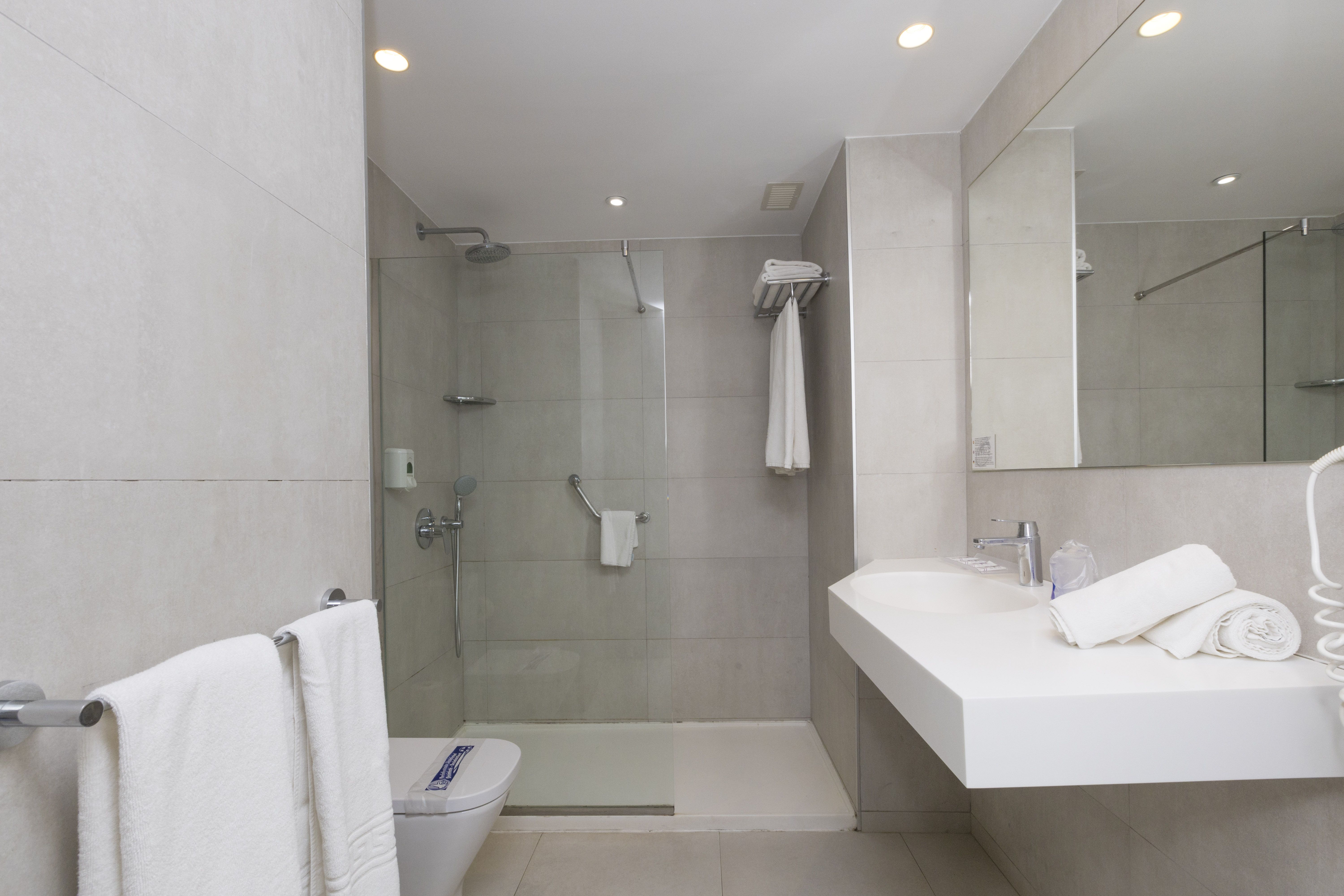 DOUBLE STANDARD 1 BEDROOM APARTMENT WITH BALCONY (A2R)