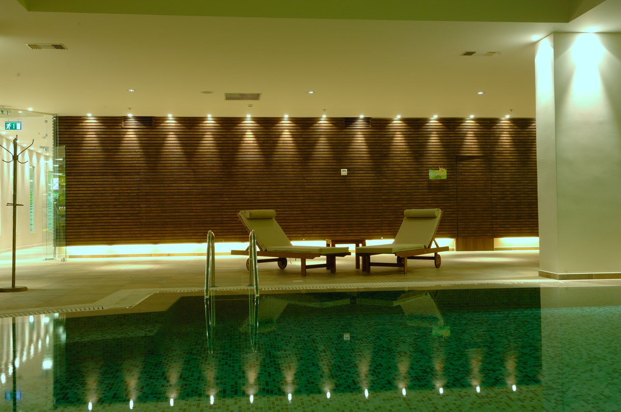Piscină interioară
