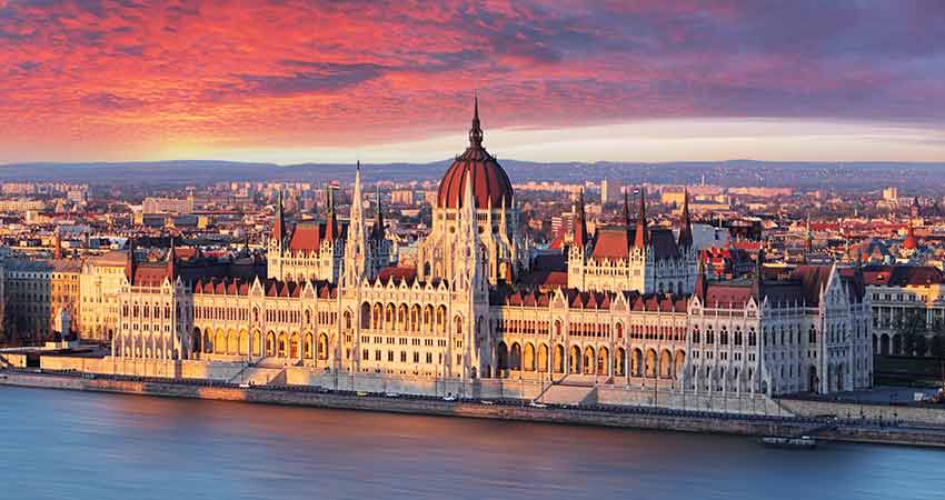 Budapesta hello holidays.jpg