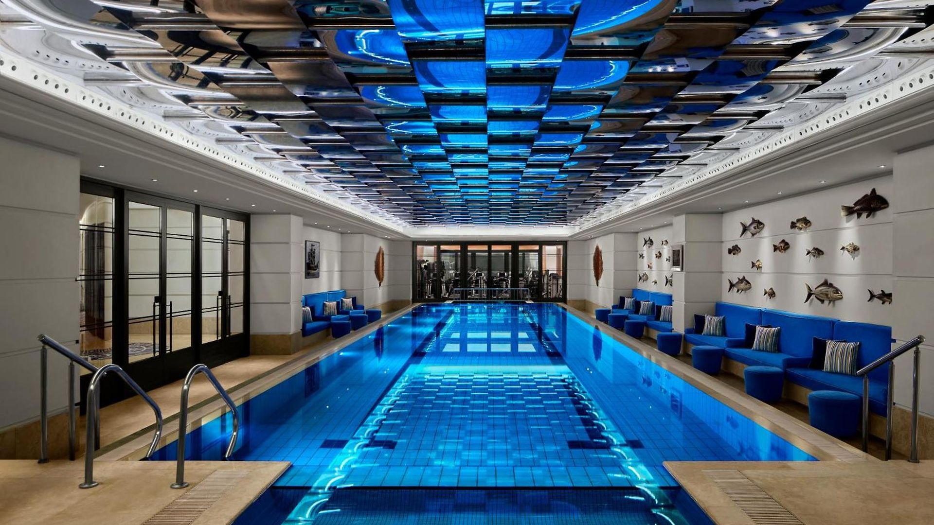 Piscină interioară