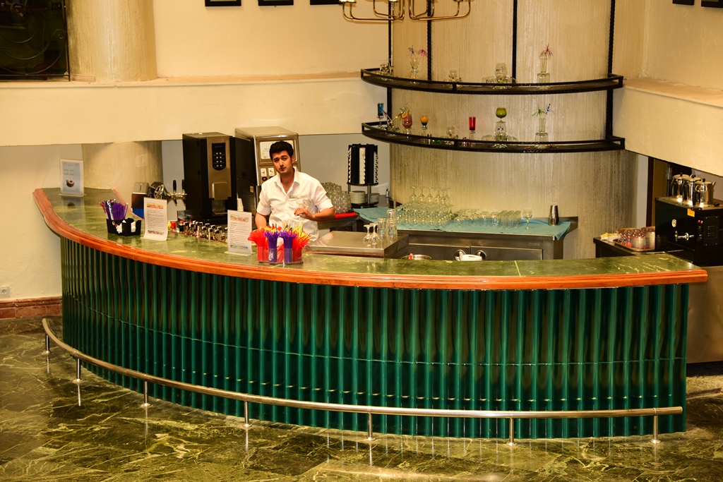 LOBBY BAR