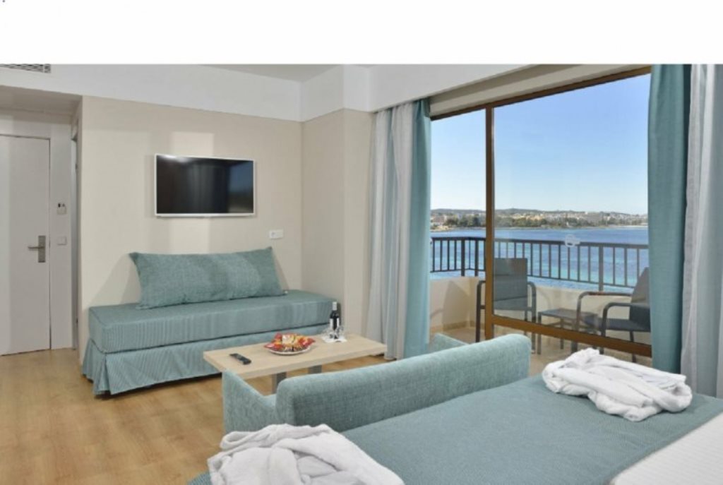 Twin Room Premium with Sea View Balcony